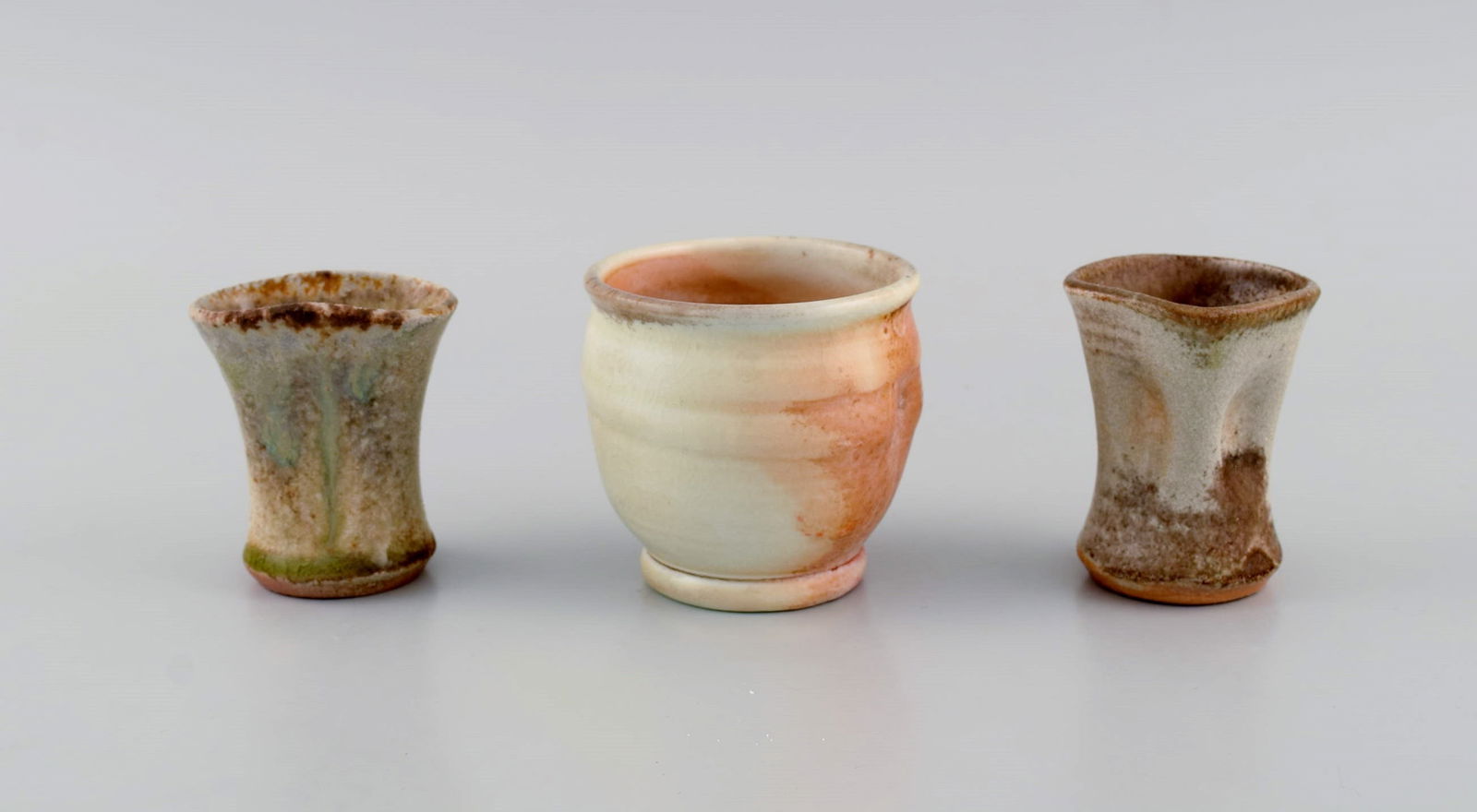 Danish studio ceramicist. Three unique vases in glazed stoneware. Beautiful glazes in peach and - 3