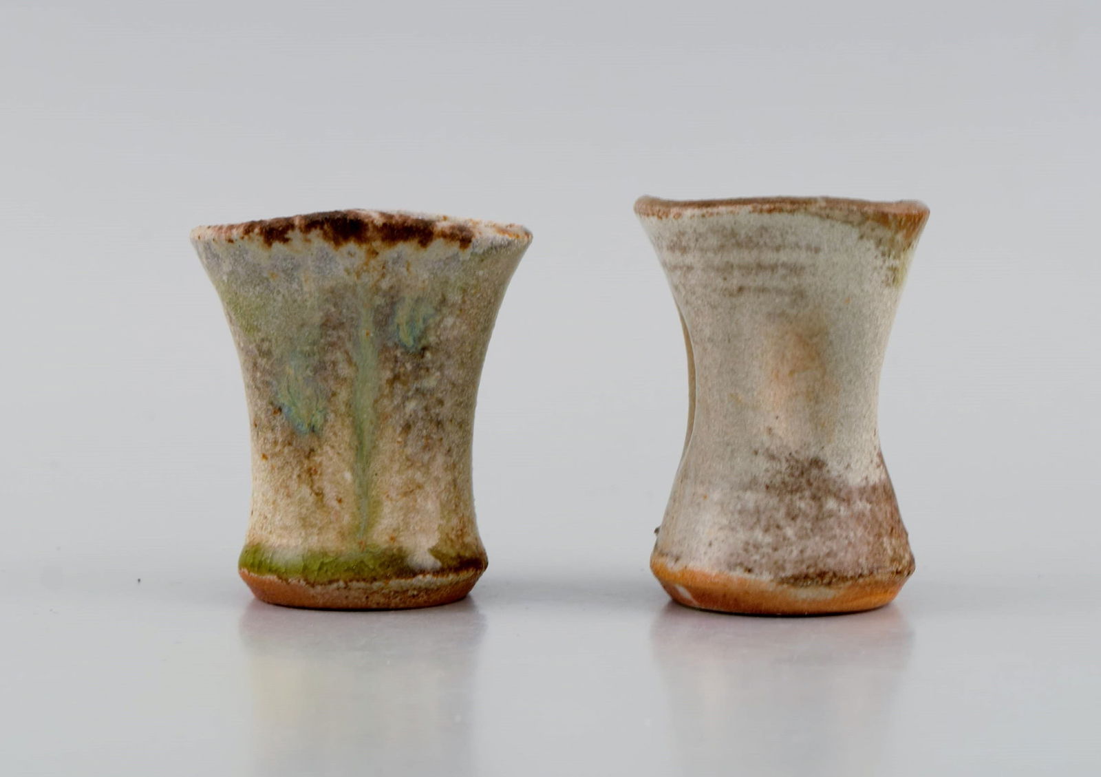 Danish studio ceramicist. Three unique vases in glazed stoneware. Beautiful glazes in peach and - 4
