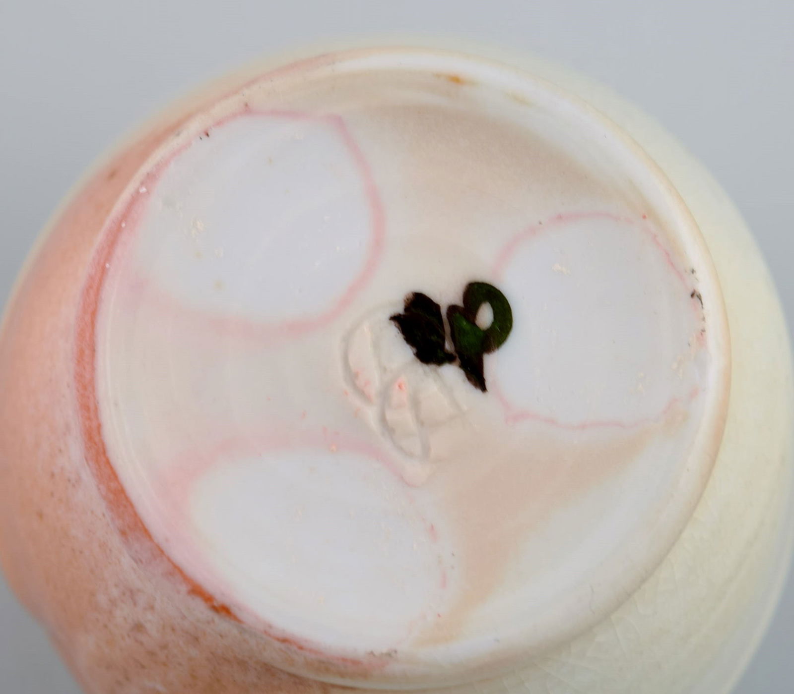 Danish studio ceramicist. Three unique vases in glazed stoneware. Beautiful glazes in peach and - 6