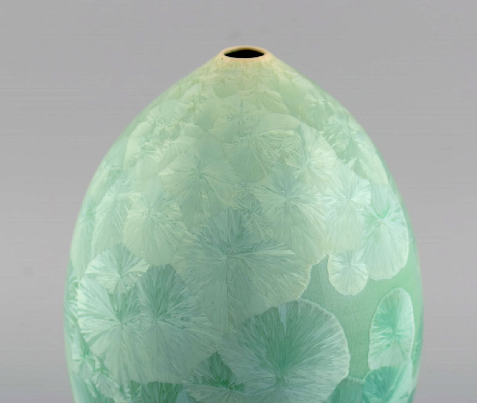 European studio ceramicist. Vase in glazed stoneware. Beautiful crystal glaze in turquoise shades. - 3