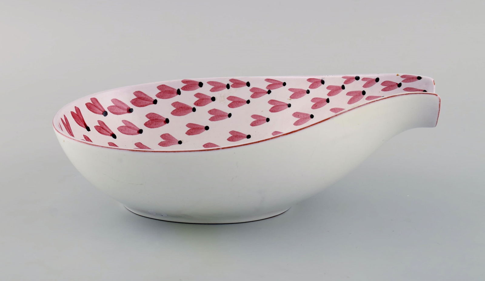 Stig Lindberg (1916-1982) for Gustavsberg Studiohand. Bowl in hand-painted glazed stoneware. (1 of 7)