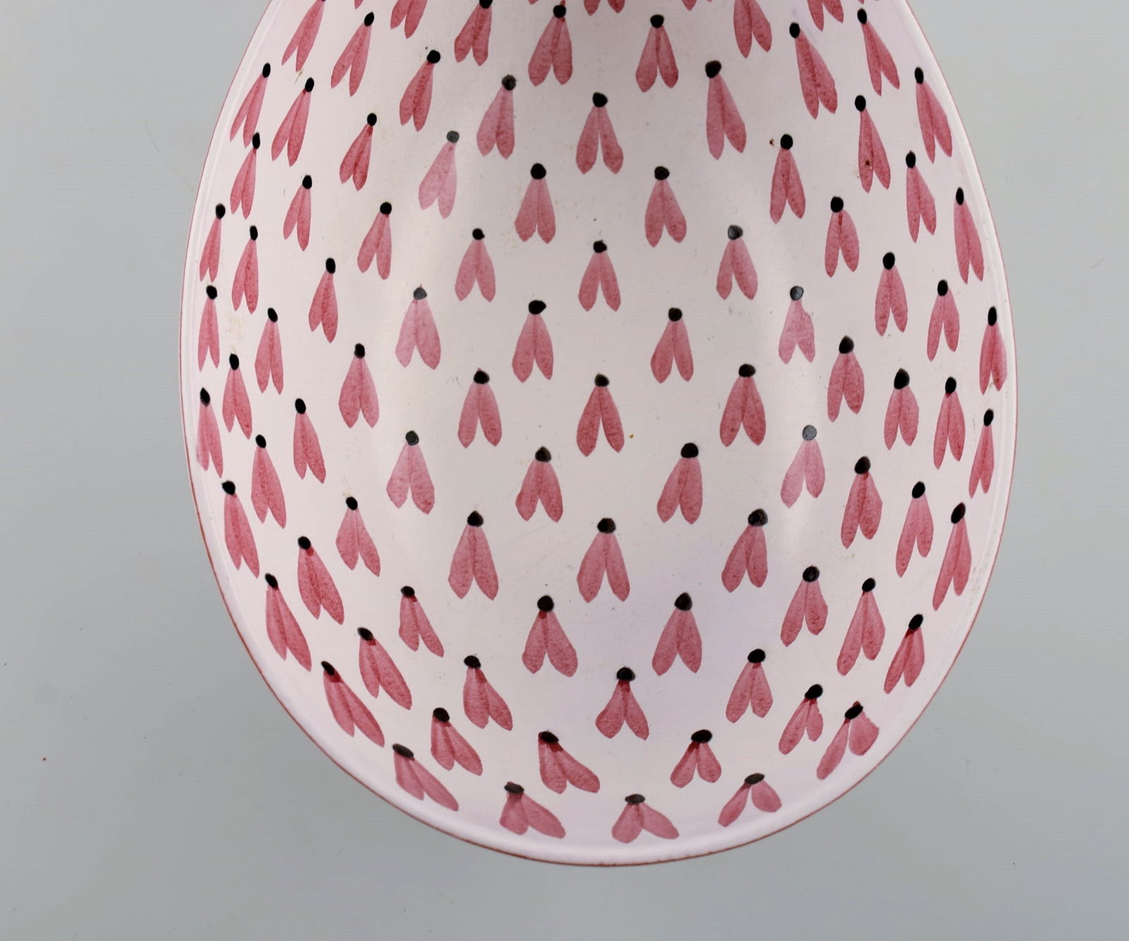 Stig Lindberg (1916-1982) for Gustavsberg Studiohand. Bowl in hand-painted glazed stoneware. - 6