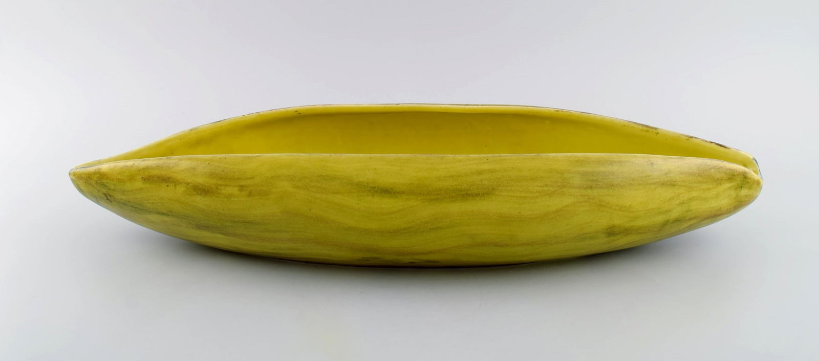 St. Clement, France. Colossal organically shaped bowl in hand-painted glazed stoneware. Beautiful: Title: St. Clement, France. Colossal organically shaped bowl in hand-painted glazed stoneware. Beautiful glaze in yellow shades. Mid-20th century. Description: St. Clement, France. Colossal