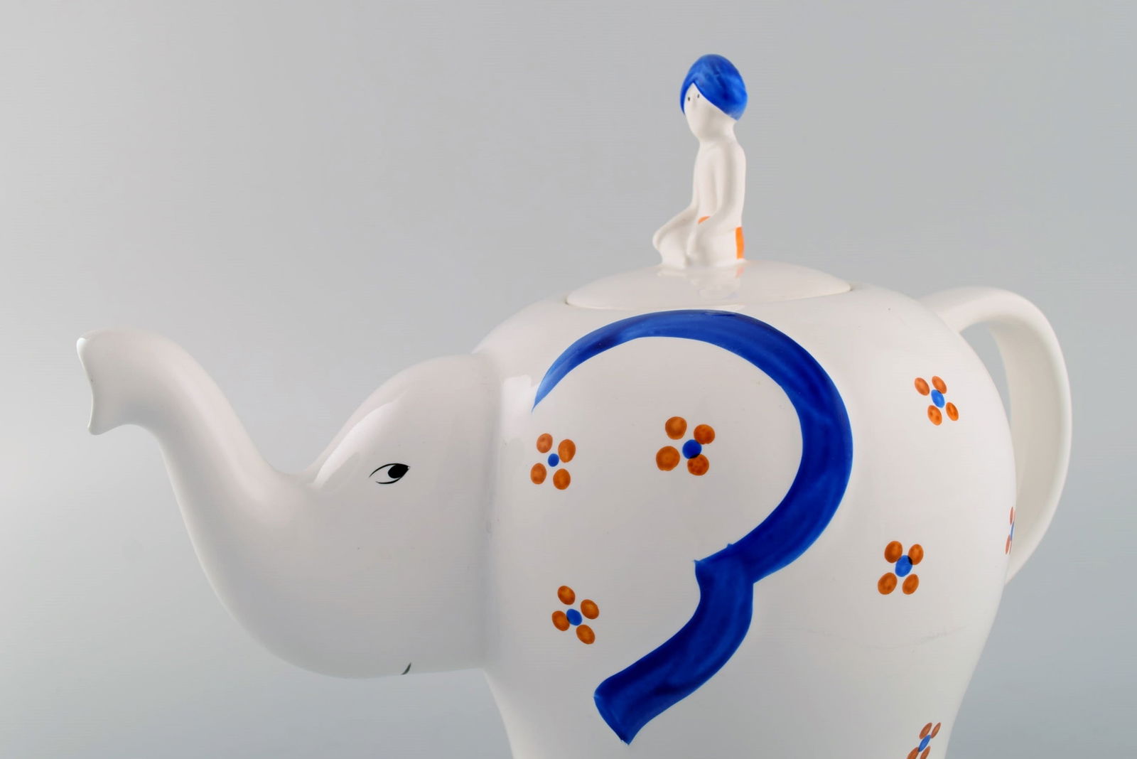 Very rare Lisa Larson "Elephant teapot" from her own workshop. Hand painted, elephant with seated - 6
