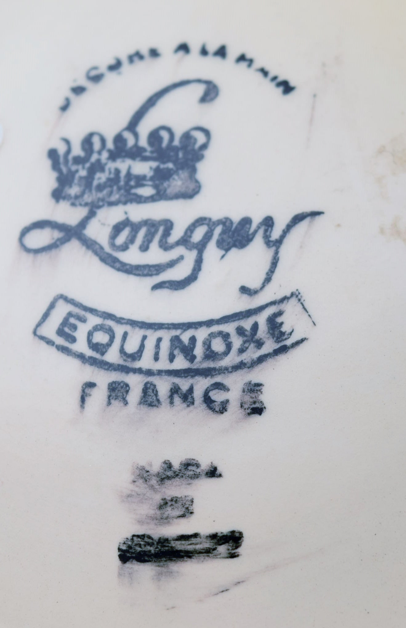 Longwy, France. Equinoxe basket in glazed ceramics. Abstract polychrome decoration on black - 8