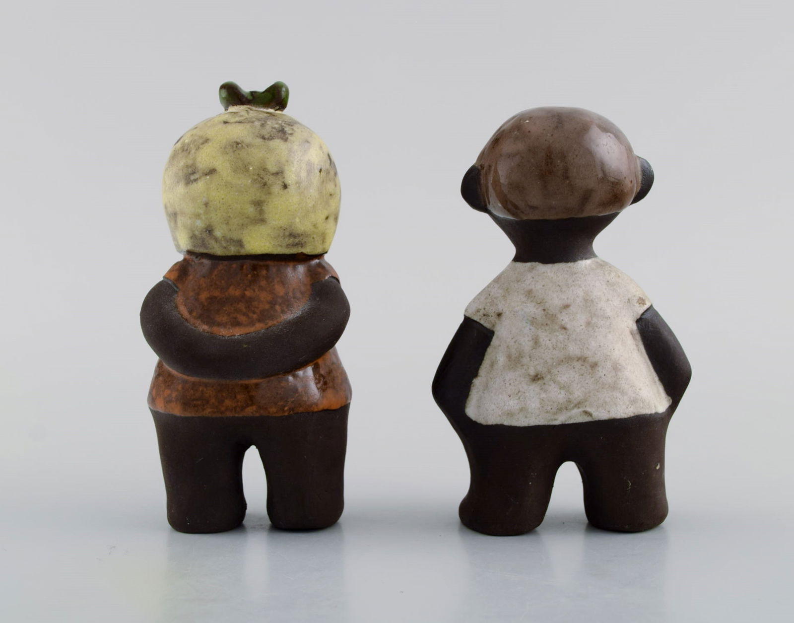 Karl Erik Iwar (1920-2006) for Nittsjö. Two figures in hand-painted glazed stoneware. Boy and - 5