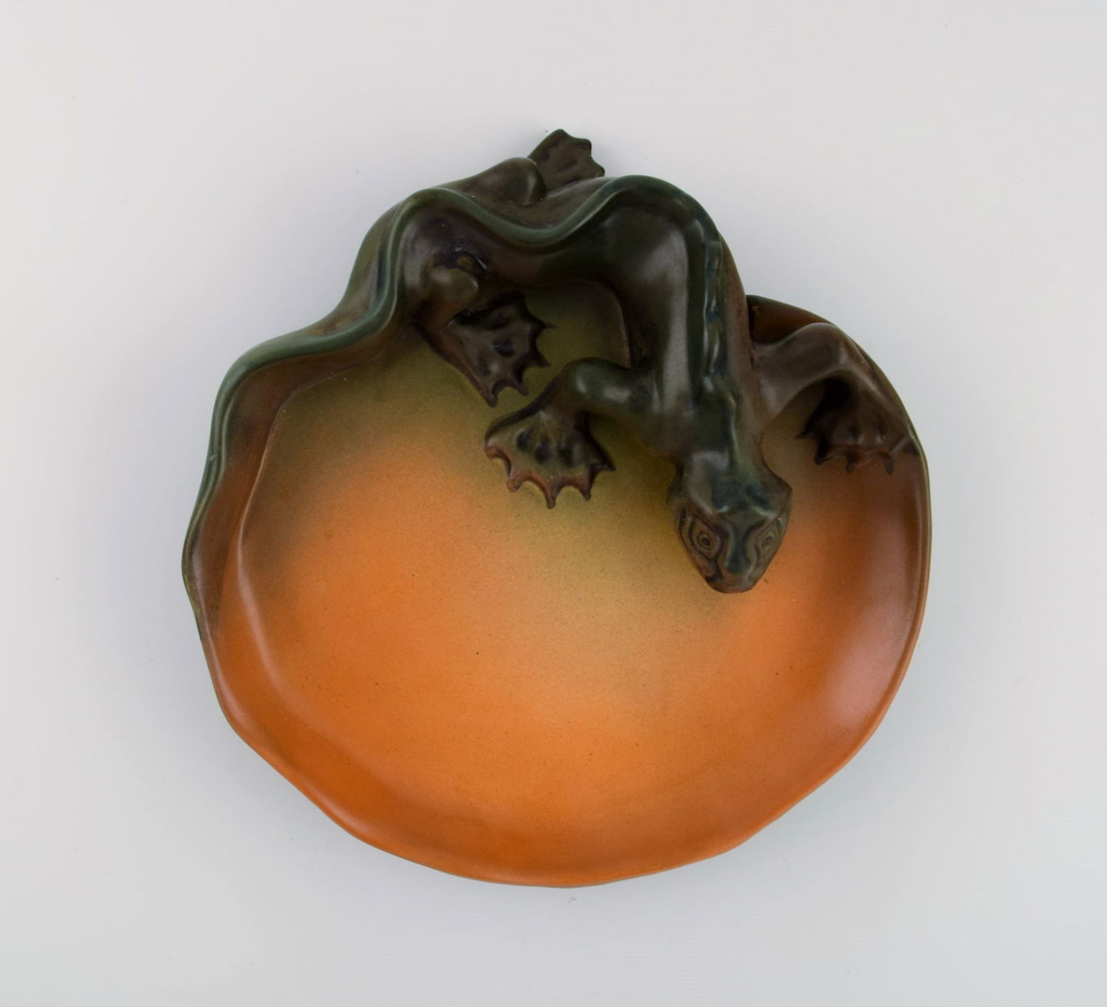 Ipsen's, Denmark. Rare dish in hand-painted glazed ceramics modeled with lizard. 1920s. Model number - 5