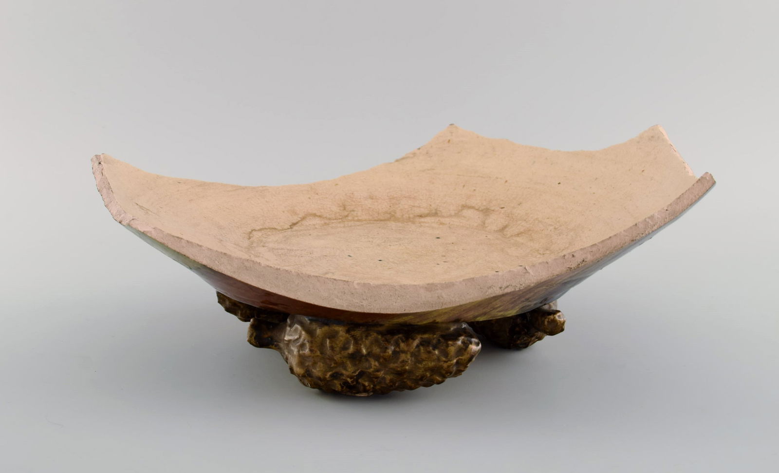 Emile Gallé for St. Clement, Nancy. Antique art nouveau bowl in hand-painted faience with feet - 3