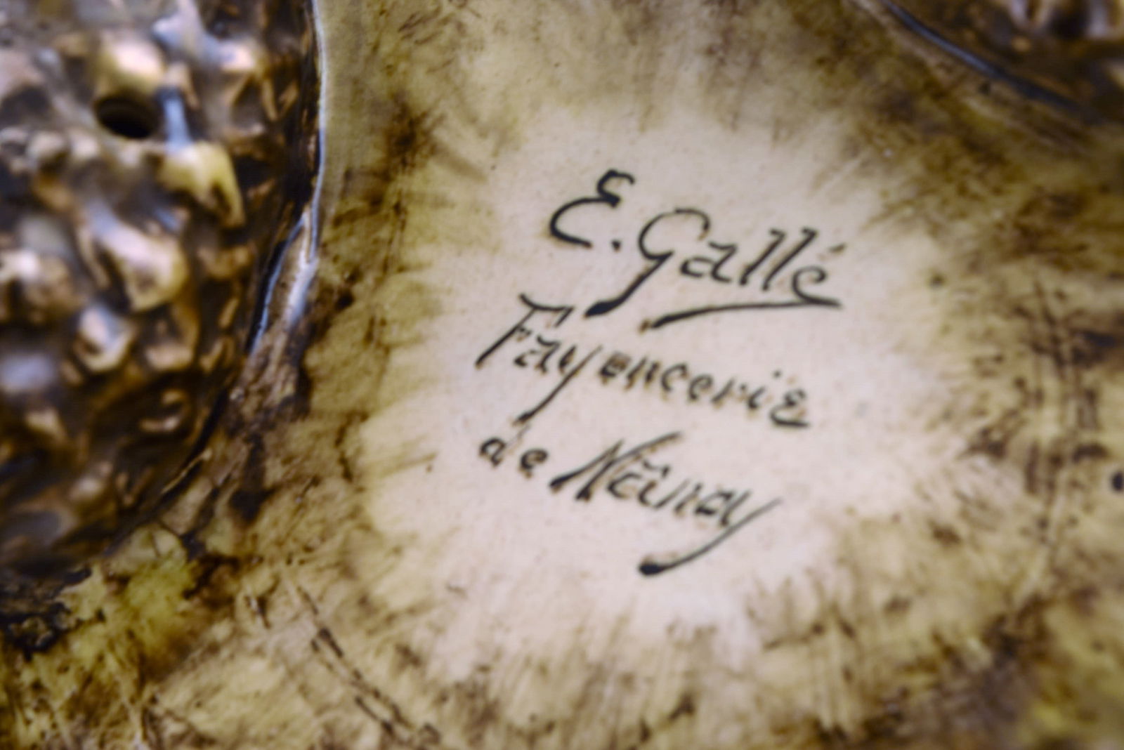 Emile Gallé for St. Clement, Nancy. Antique art nouveau bowl in hand-painted faience with feet - 9