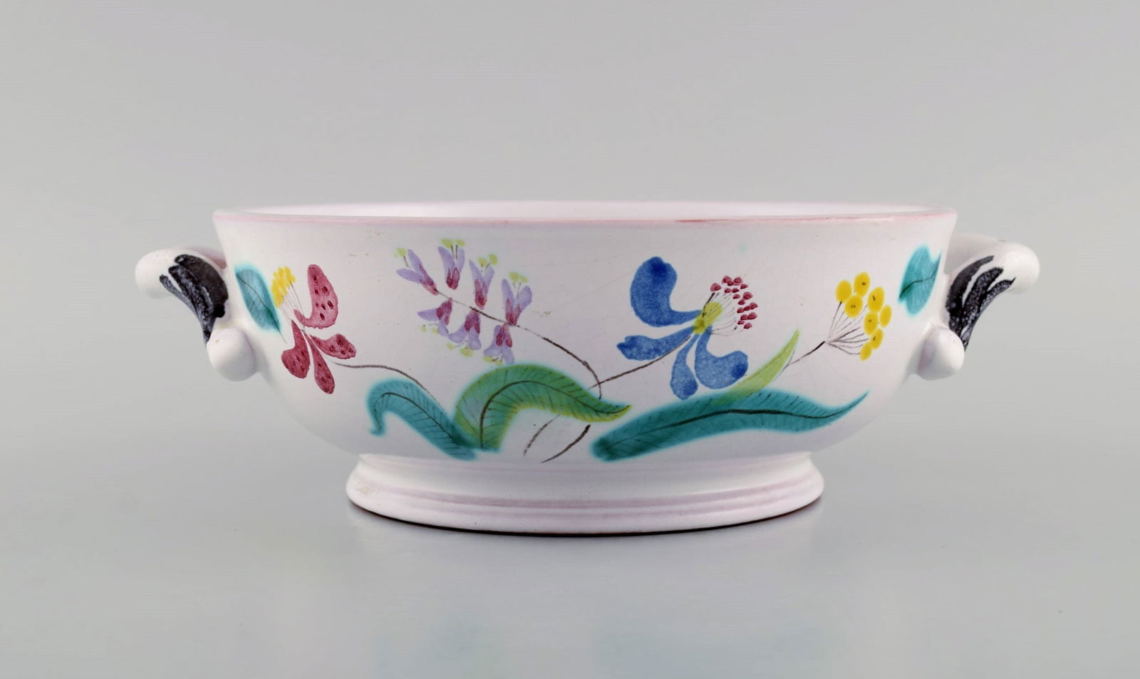 Stig Lindberg for Gustavsberg Studio Hand. Bowl with handles in glazed faience with hand-painted: Title: Stig Lindberg for Gustavsberg Studio Hand. Bowl with handles in glazed faience with hand-painted flowers. 1940s. Description: Stig Lindberg for Gustavsberg Studio Hand. Bowl with handles in gla