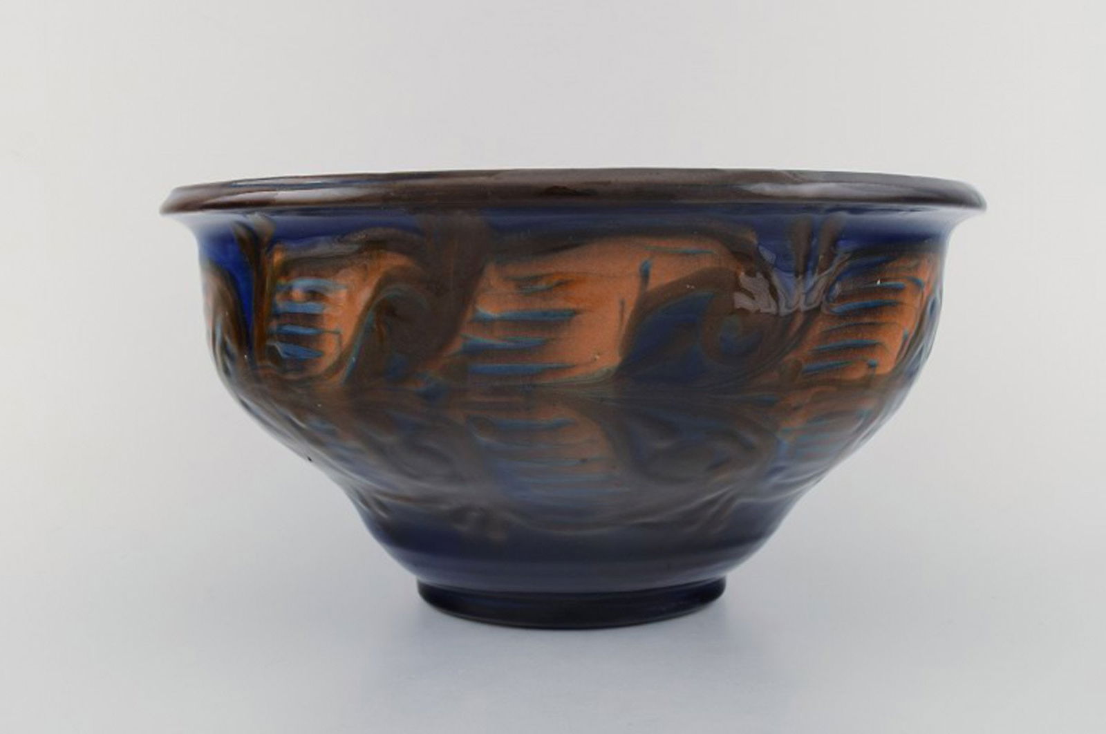 Kähler, Denmark. Bowl in glazed stoneware. Orange foliage on blue background. 1930 / 40s.: Title: Kähler, Denmark. Bowl in glazed stoneware. Orange foliage on blue background. 1930 / 40s. Description: Kähler, Denmark. Bowl in glazed stoneware. Orange foliage on blue background.