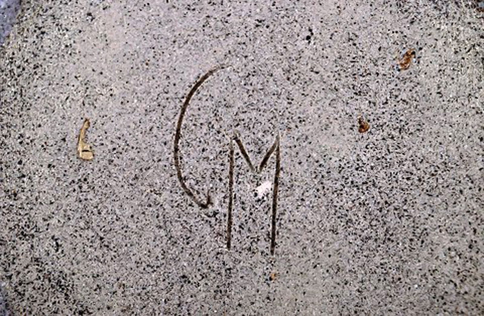 Christina Muff, Danish contemporary ceramicist (b. 1971). Medium sized vase made from dark grey - 5