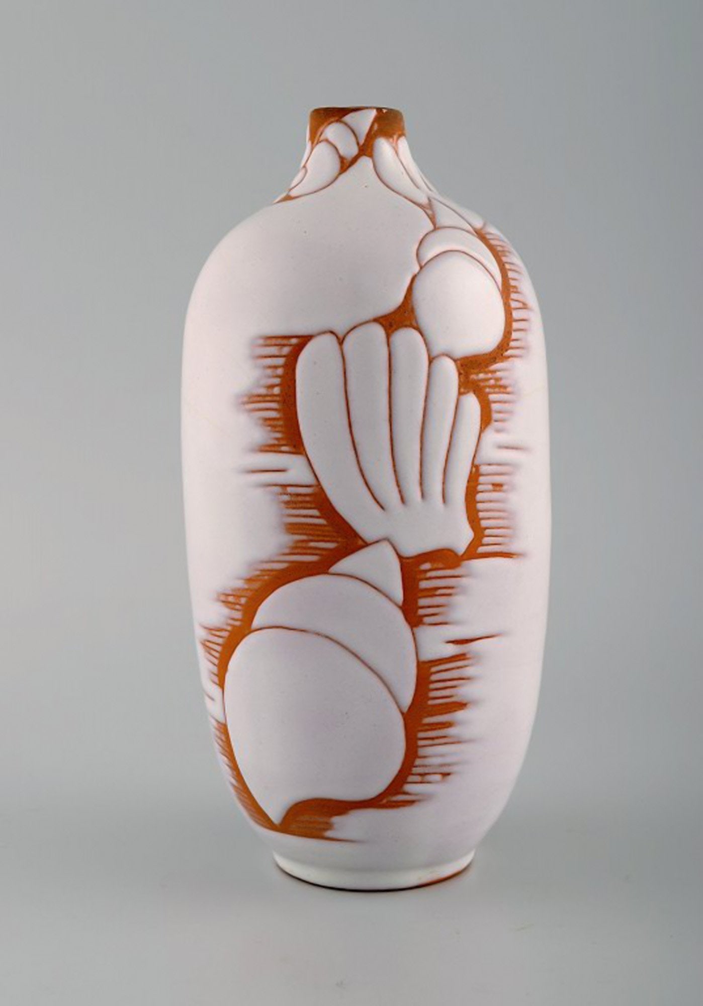 Anna Lisa Thomson (1905-1952), Sweden. Vase in white glazed ceramics with seashells. Approx. 1950.: Title: Anna Lisa Thomson (1905-1952), Sweden. Vase in white glazed ceramics with seashells. Approx. 1950. Description: Anna Lisa Thomson (1905-1952), Sweden. Vase in white glazed ceramics with seashel