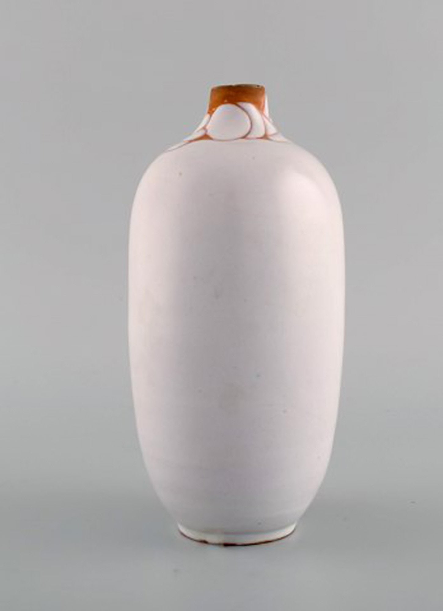 Anna Lisa Thomson (1905-1952), Sweden. Vase in white glazed ceramics with seashells. Approx. 1950. - 5