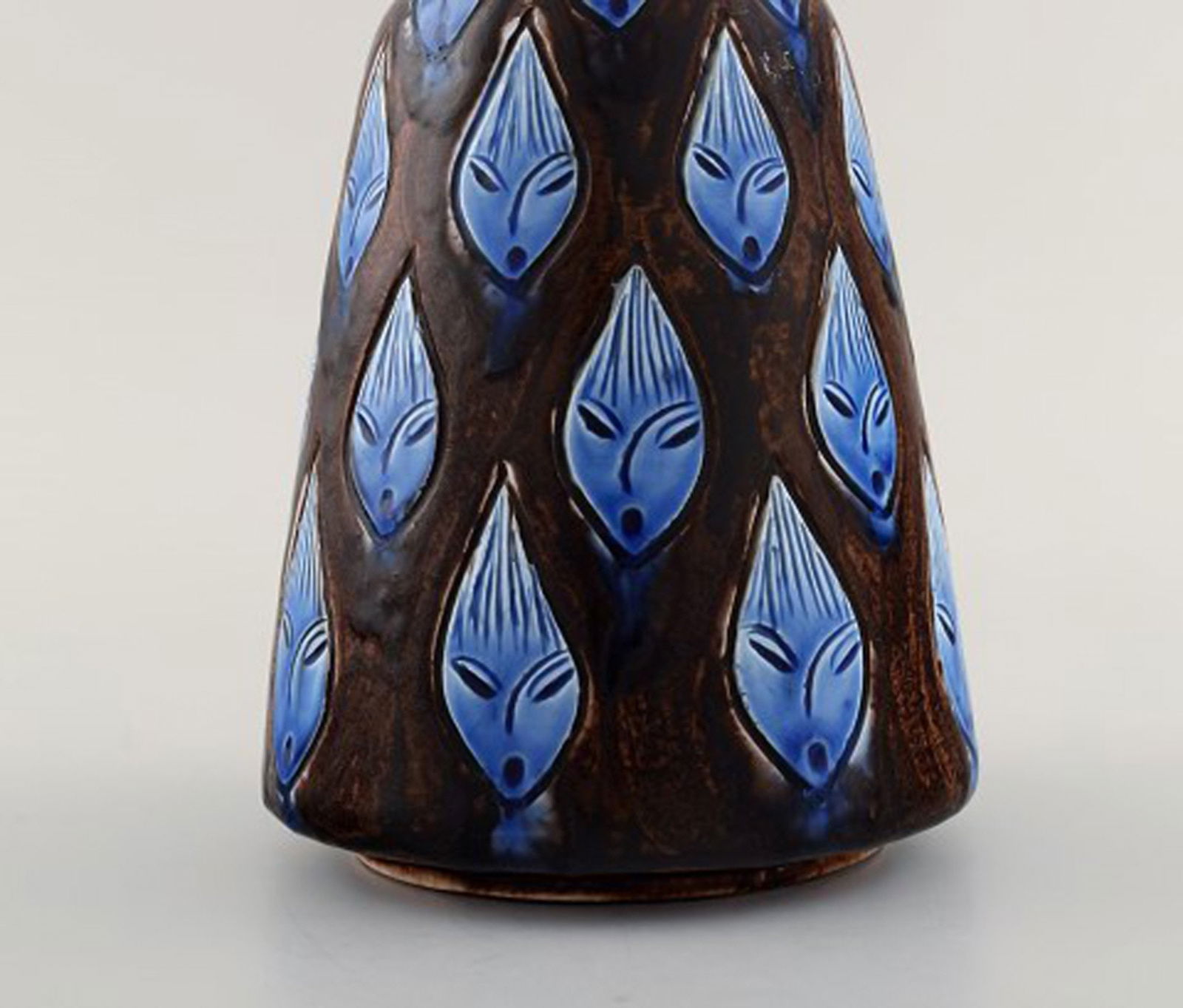 Hertha Bengtsson for Rörstrand. Unique vase in glazed ceramics with female faces. 1960s. - 4