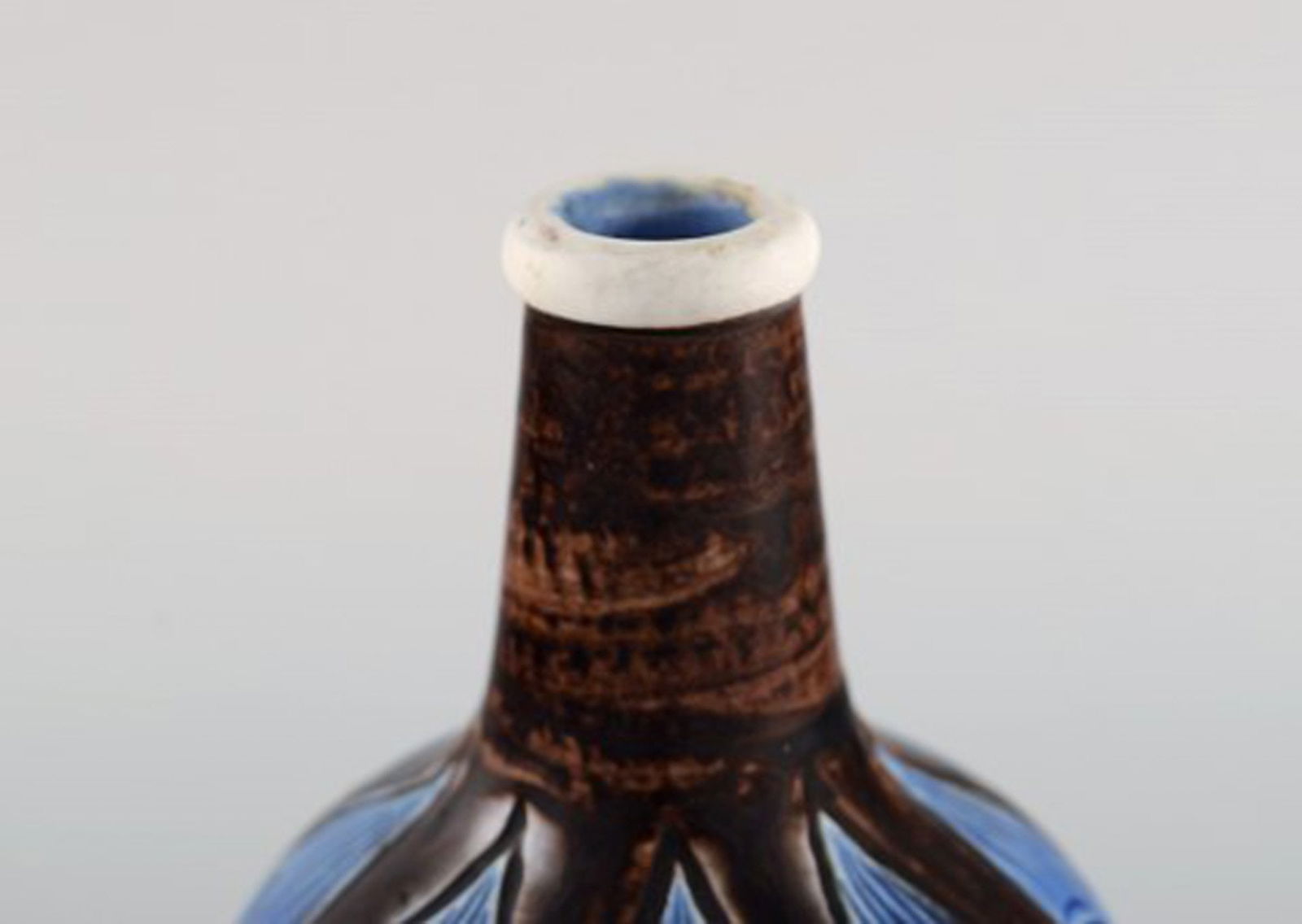 Hertha Bengtsson for Rörstrand. Unique vase in glazed ceramics with female faces. 1960s. - 5