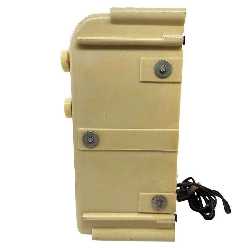 Mid-century 1949 Carrara Ivory Emerson Model 581 Plaskon Vacuum Tube AM Radio - 4