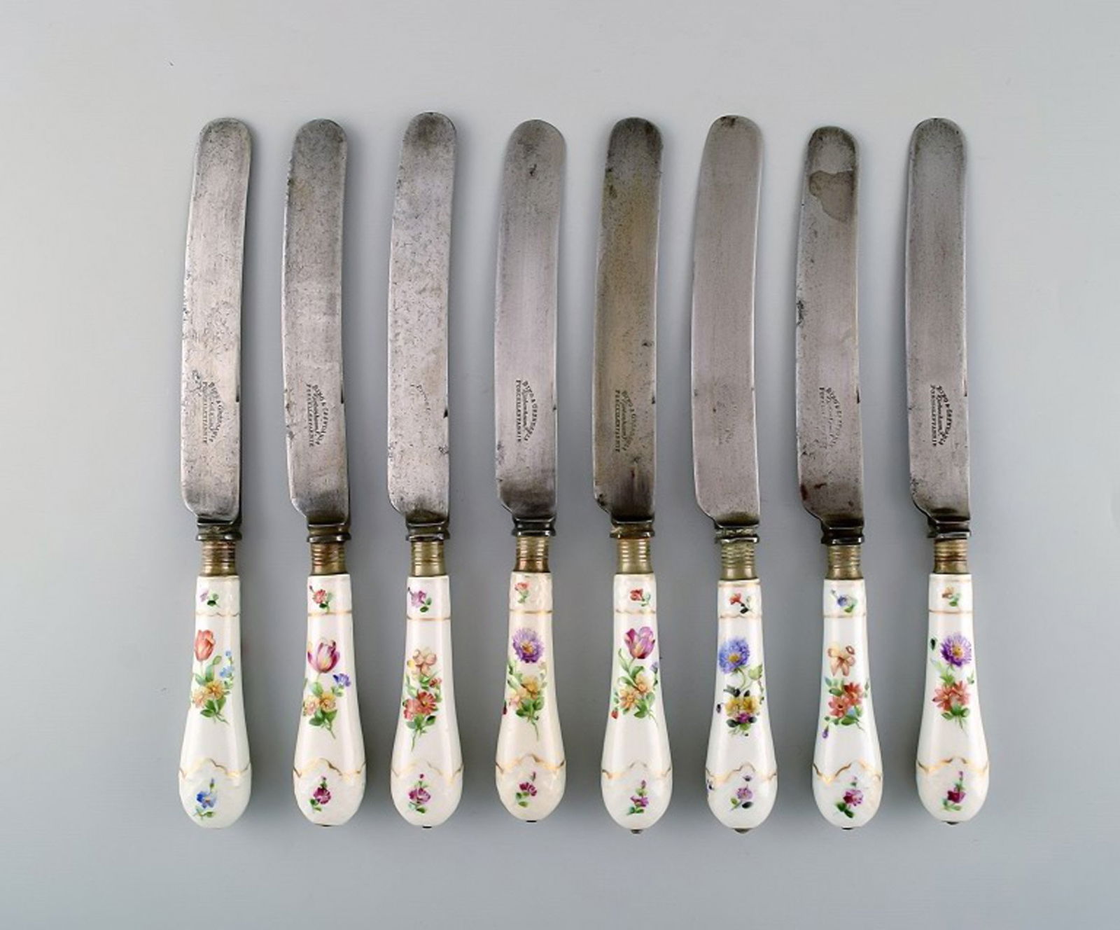 B & G, Bing & Grøndahl Saxon flower. Set of 8 antique large dinner knives.: Title: B & G, Bing & Grøndahl Saxon flower. Set of 8 antique large dinner knives. Description: B & G, Bing & Grøndahl Saxon flower. Set of 8 antique large dinner knives. 1st factory