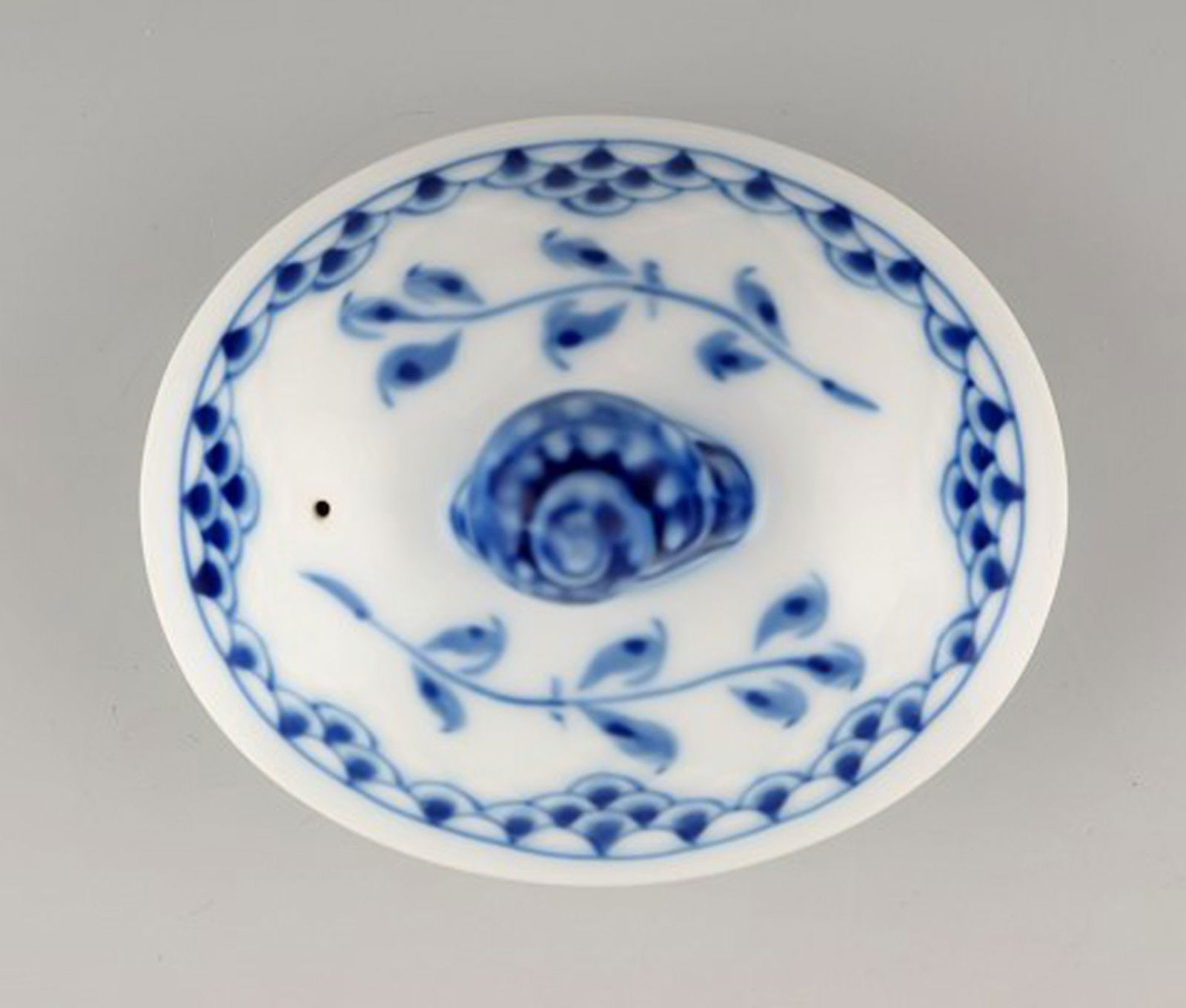 Bing and Grondahl lid for a jug / pot in hand-painted porcelain. Lid knob in the form of a snail. - 3