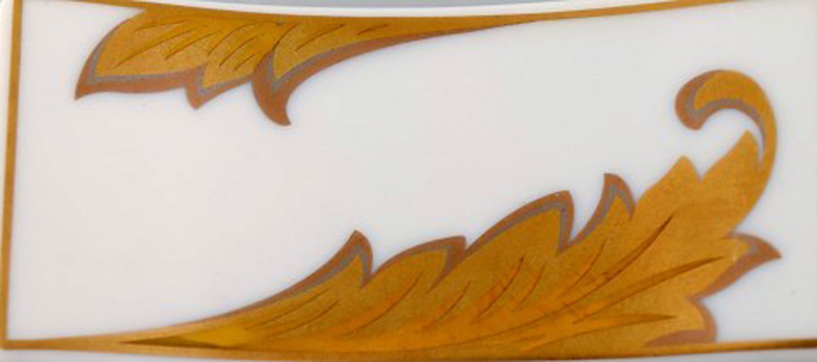 Gianni Versace for Rosenthal. "Arabesque Gold" porcelain knife rest with gold decoration. Late 20th - 3