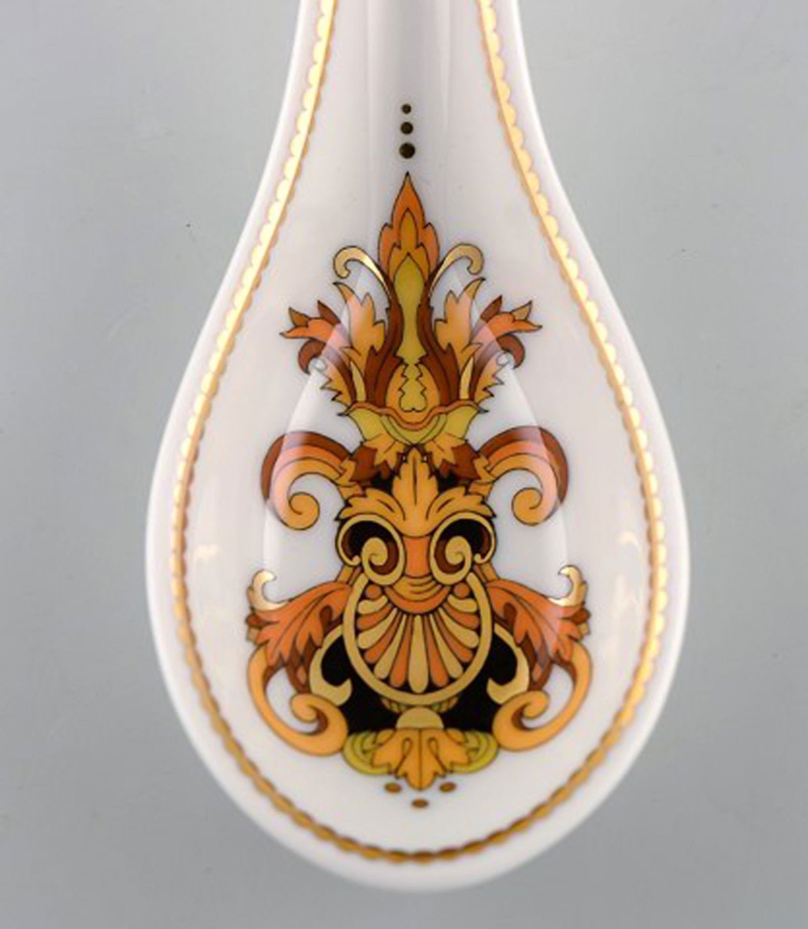 Gianni Versace for Rosenthal. "Barocco" spoon in porcelain with gold decoration. Late 20th century. - 3