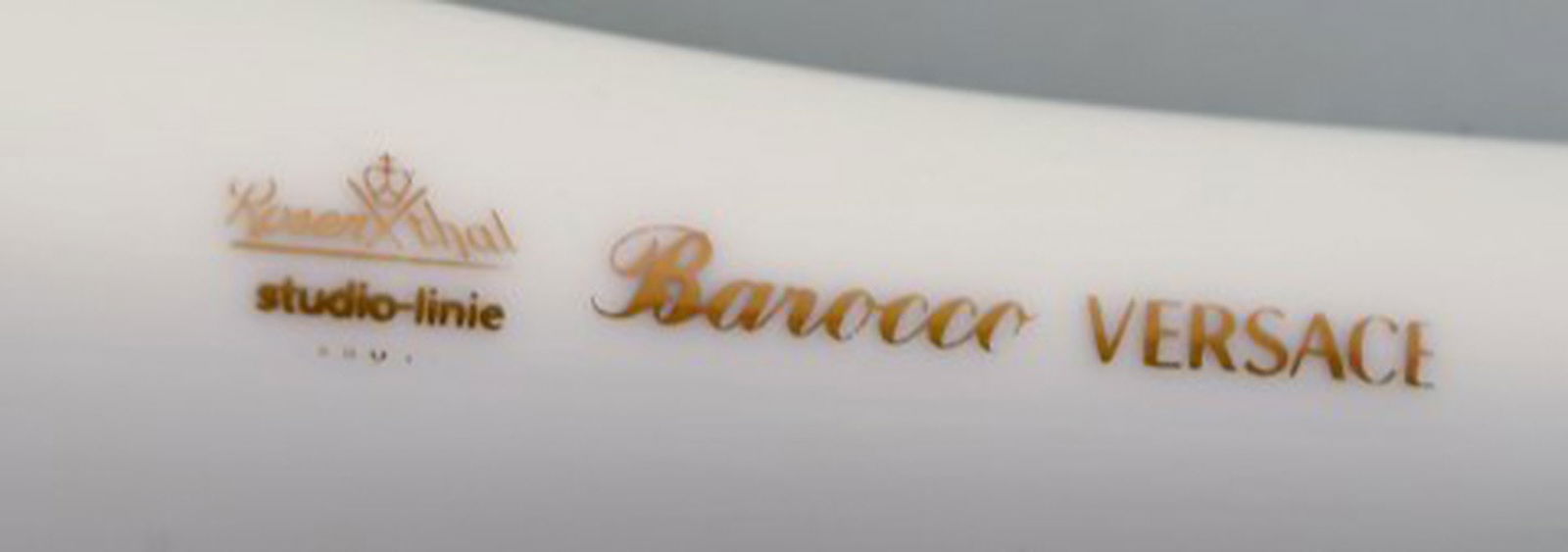 Gianni Versace for Rosenthal. "Barocco" spoon in porcelain with gold decoration. Late 20th century. - 4