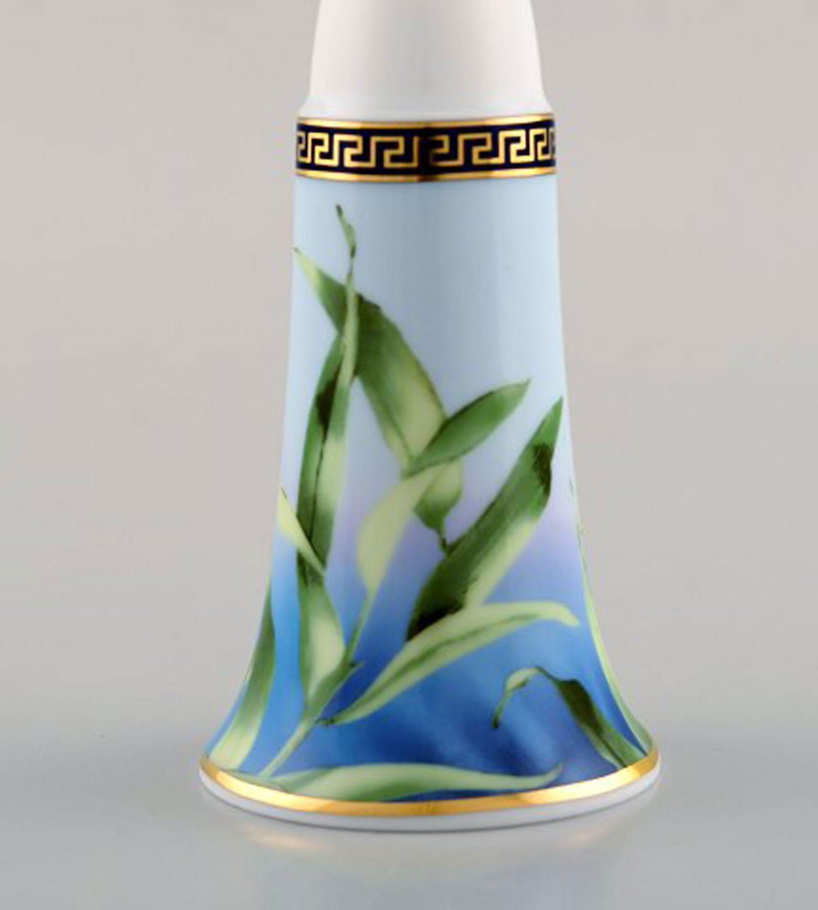 Gianni Versace for Rosenthal. "Jungle" porcelain salt shaker with gold decoration and green leaves. - 3