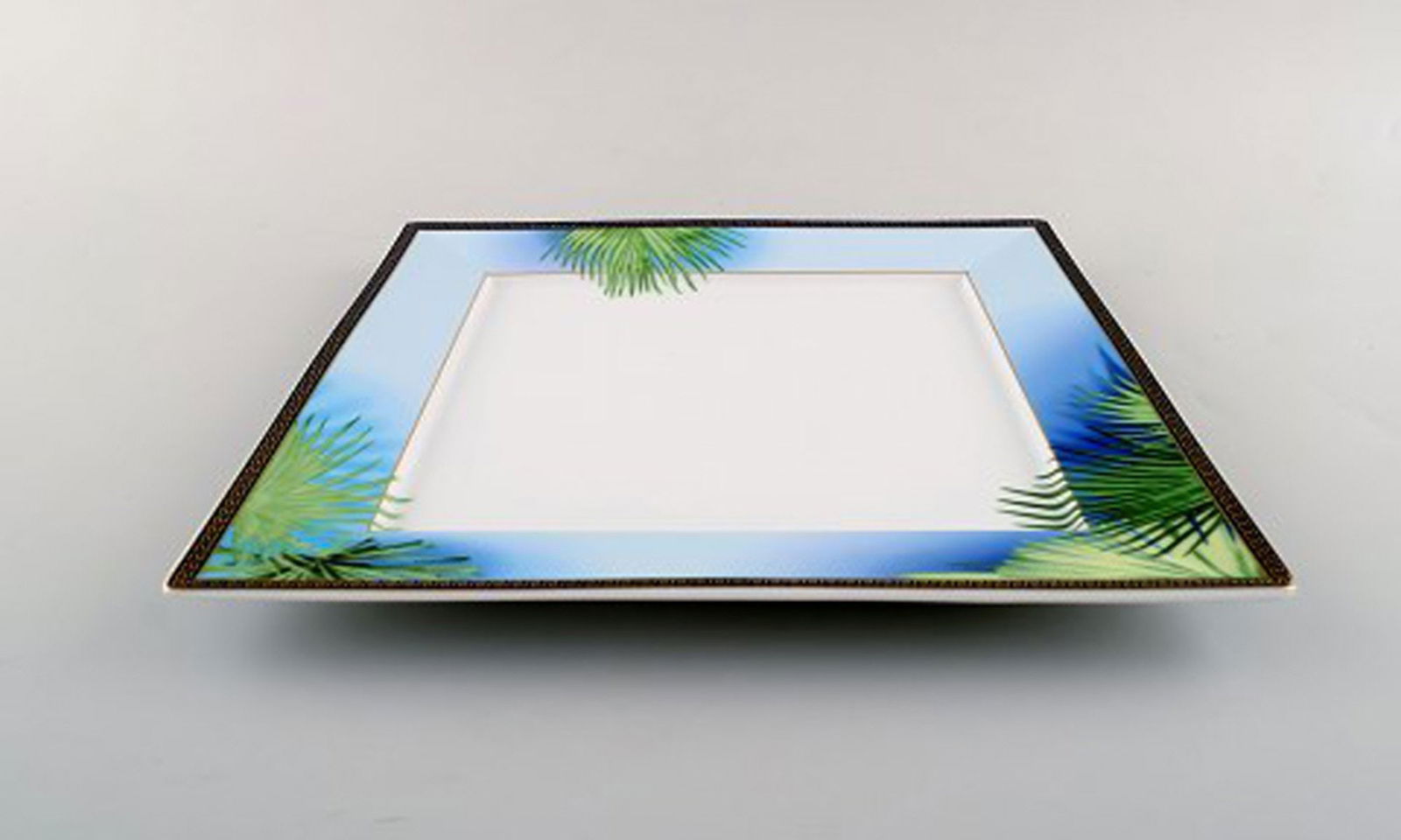 Gianni Versace for Rosenthal. Large "Jungle" porcelain cover plate / dish with gold decoration and - 2