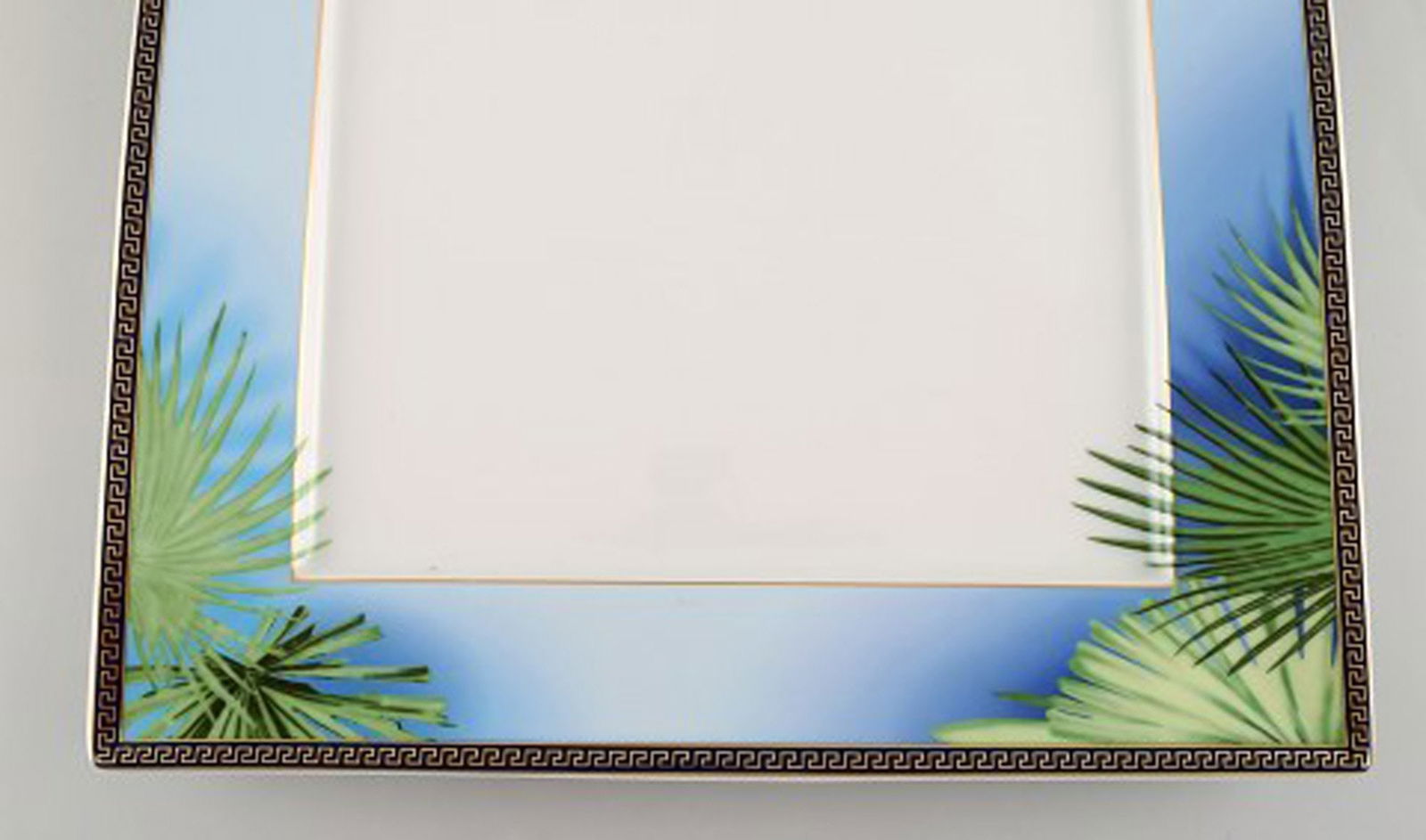 Gianni Versace for Rosenthal. Large "Jungle" porcelain cover plate / dish with gold decoration and - 3