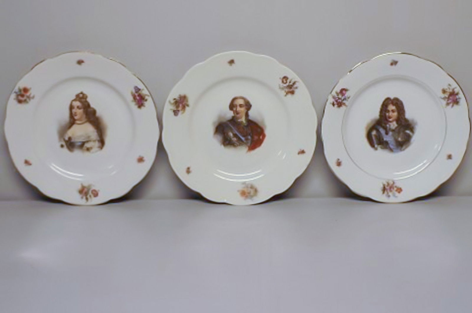 Faux Meissen plates with portraits of french royalties. 3 pcs. in stock.: Title: Faux Meissen plates with portraits of french royalties. 3 pcs. in stock. Description: Here you are offered 3 faux Meissen plates with portraits of french royalties. Rare collector´s