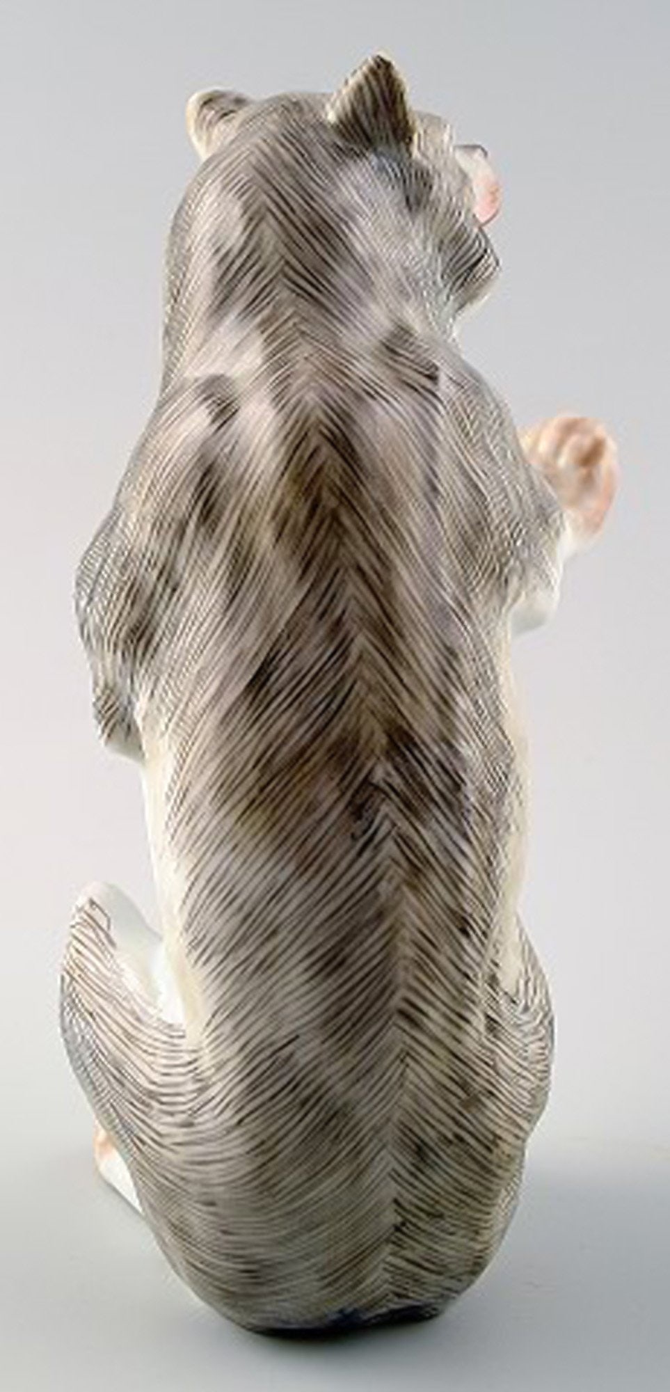 Antique porcelain figurine of standing bear, Meissen style, late 19c. - 3