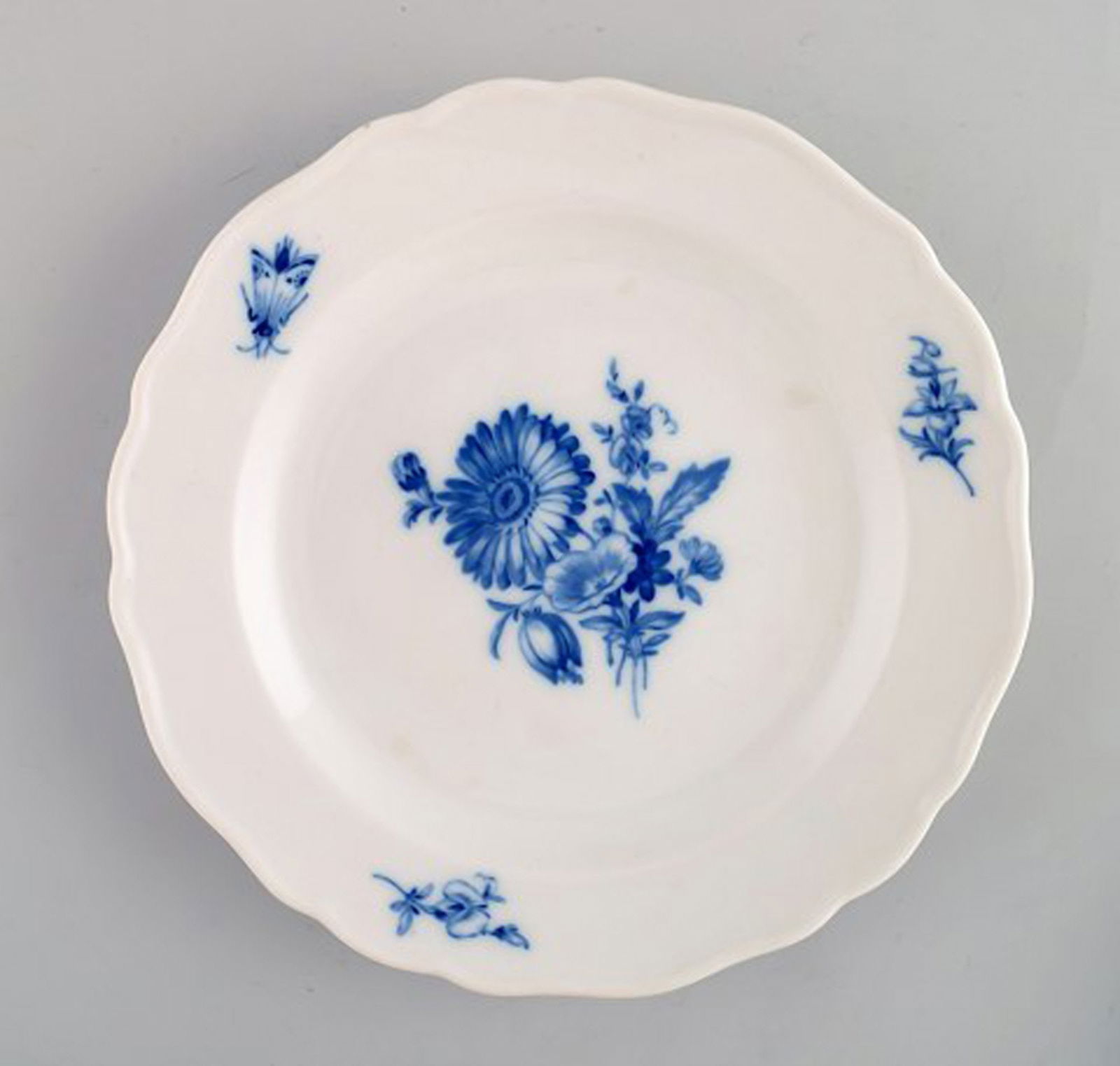 Meissen blue onion. 3 plates. Ca. 1920. - 4