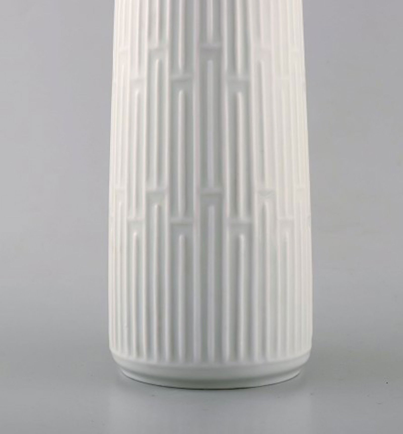 Large Meissen blanc de chine vase with geometric pattern. Stylish design, 1960's. - 3