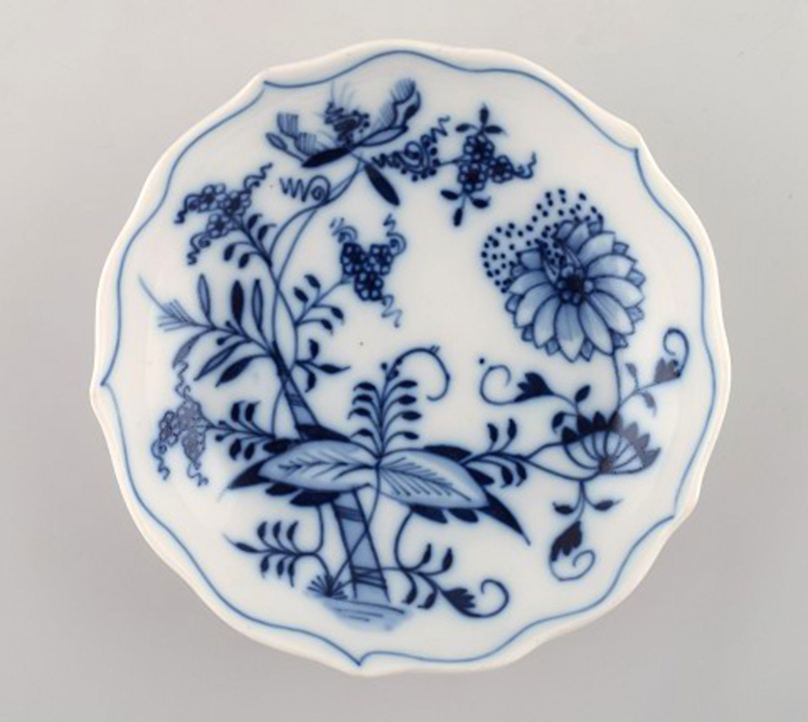 Stadt Meissen blue onion pattern. Small vase and two bowls. Mid 20th century. - 4