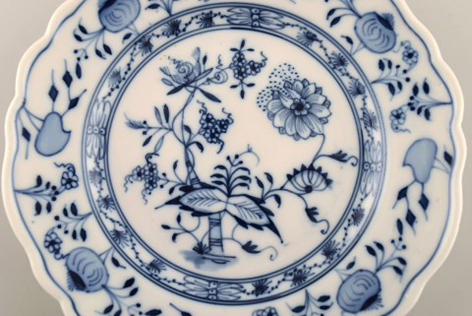 Stadt Meissen onion pattern. Salad plate. Two pieces in stock. Mid 20th century. - 2