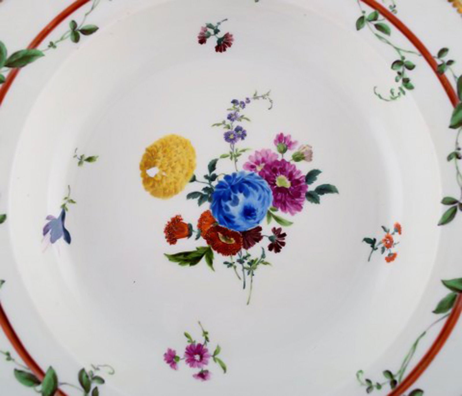 Two antique Meissen deep plates in pierced porcelain with hand-painted floral motifs. Museum - 3