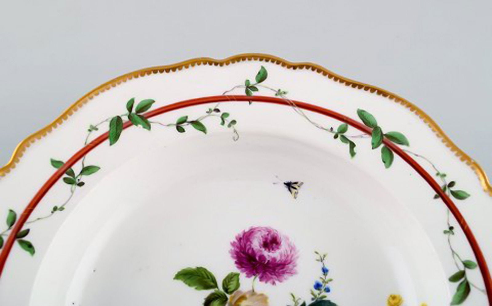 Two antique Meissen deep plates in pierced porcelain with hand-painted floral motifs. Museum - 5