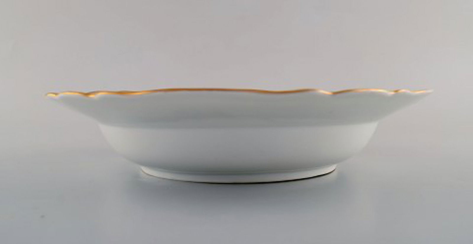 Two antique Meissen deep plates in pierced porcelain with hand-painted floral motifs. Museum - 7