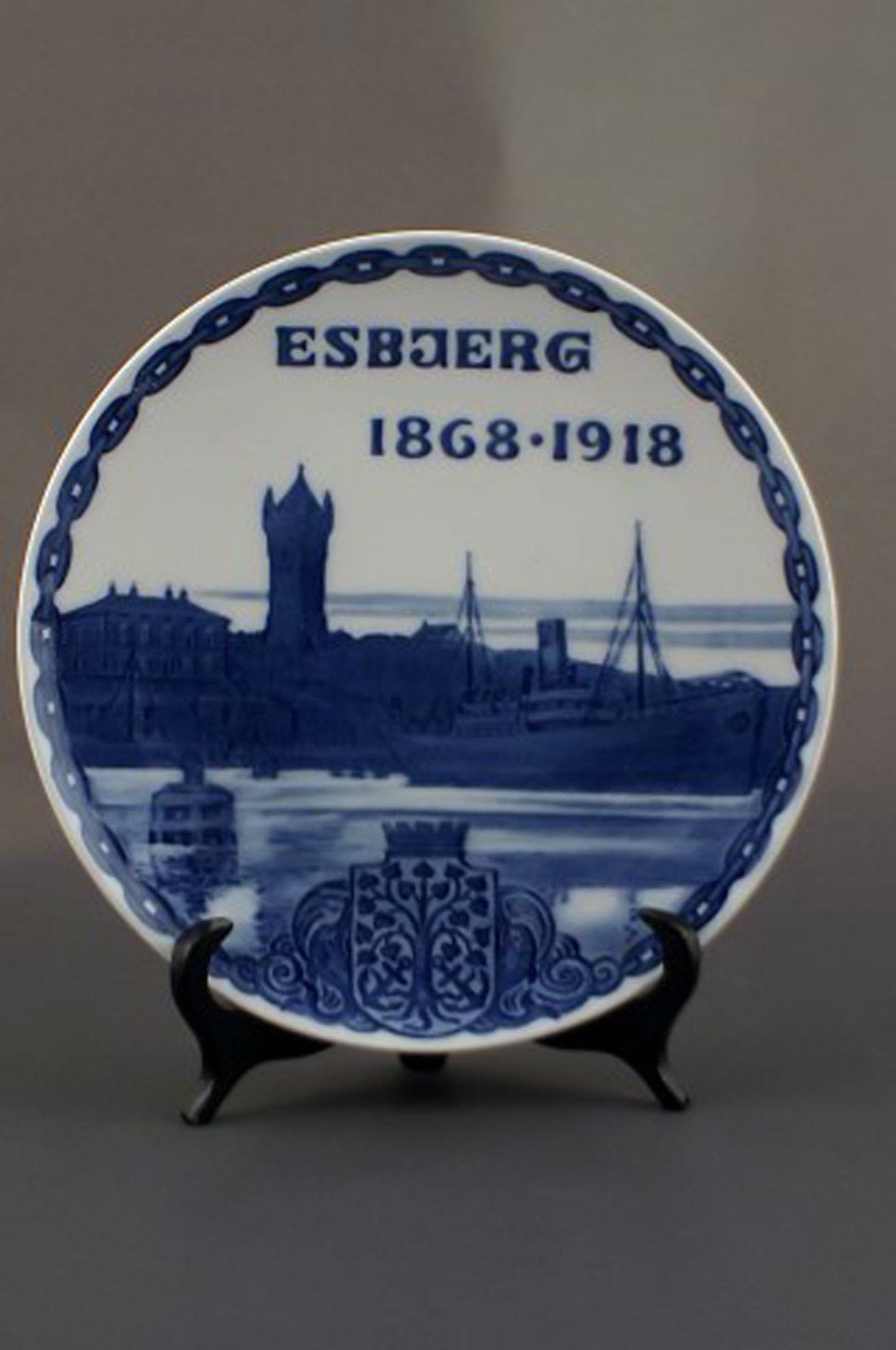 Royal Copenhagen Christmas and memorial plates. 5 pcs. in stock. - 6