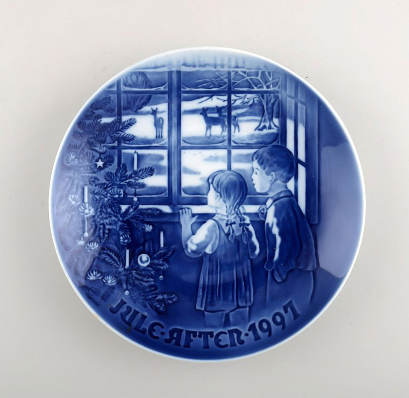 Bing & Grondahl Christmas Plate 1997. "The animals of the forest." Designed by Jørgen Nielsen.: Title: Bing & Grondahl Christmas Plate 1997. "The animals of the forest." Designed by Jørgen Nielsen. Description: Bing & Grondahl Christmas Plate 1997. "The animals of the forest." Designed by J