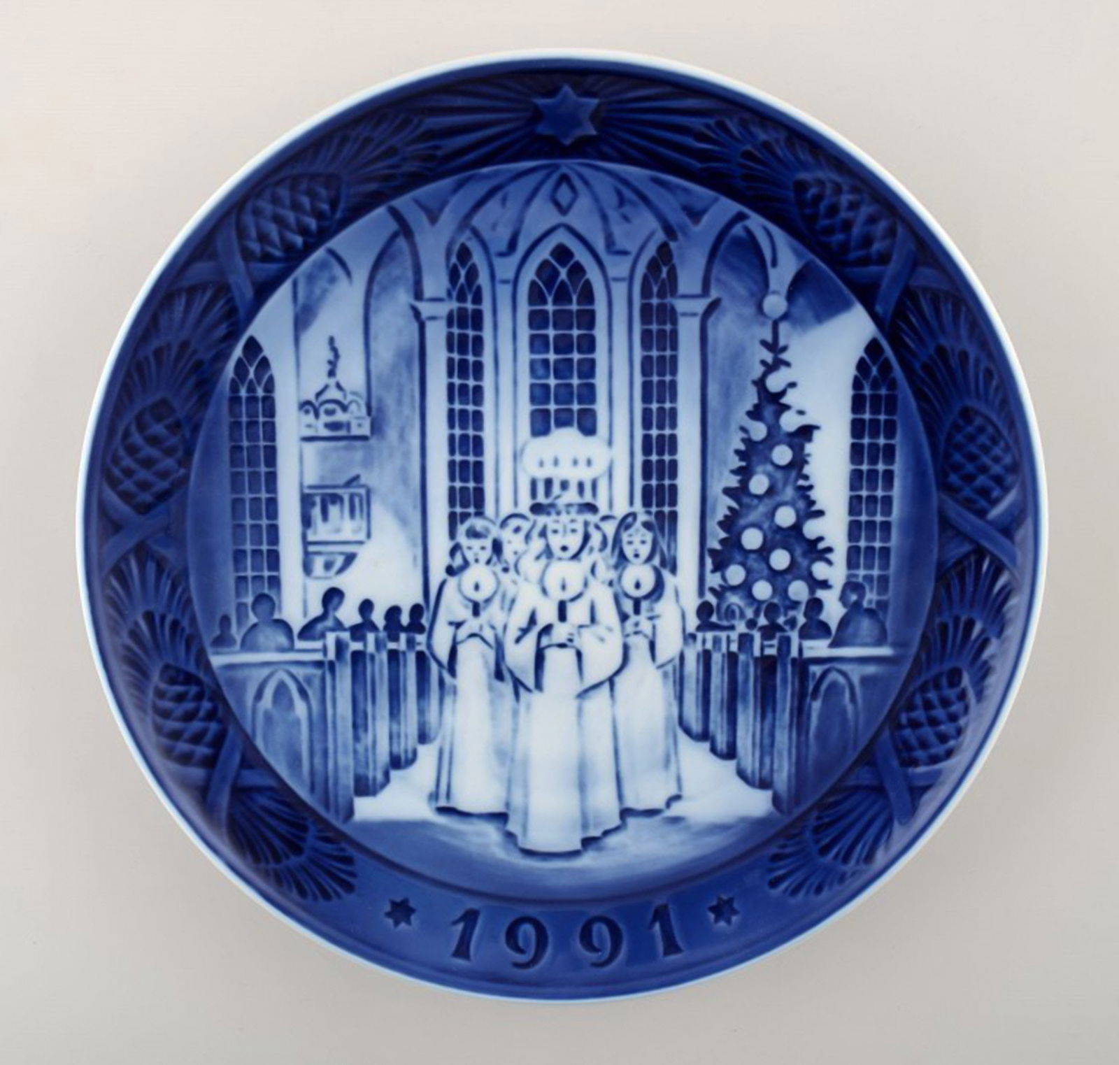 Royal Copenhagen, Christmas plate from 1991.: Title: Royal Copenhagen, Christmas plate from 1991. Description: Royal Copenhagen, Christmas plate from 1991. In perfect condition. 1st factory quality Measures: 17 cm. Reserve: $32.00 Shipping: Dome