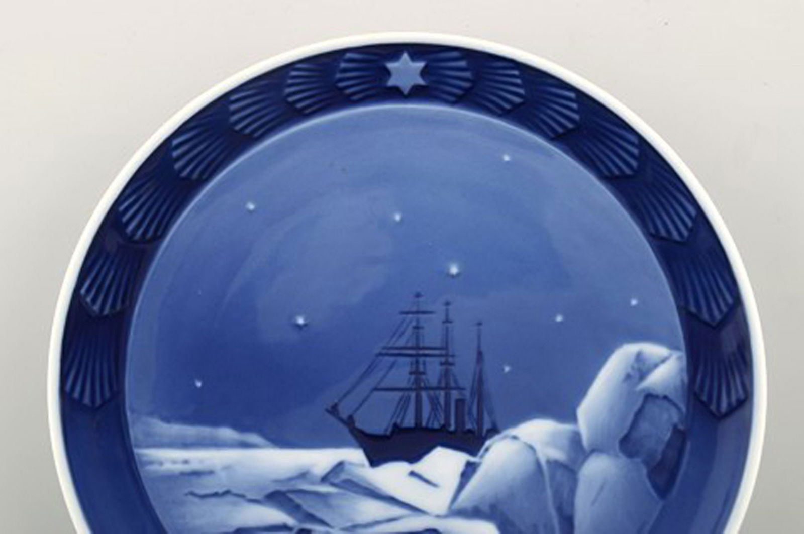 Royal Copenhagen, Christmas plate from 1939. - 2