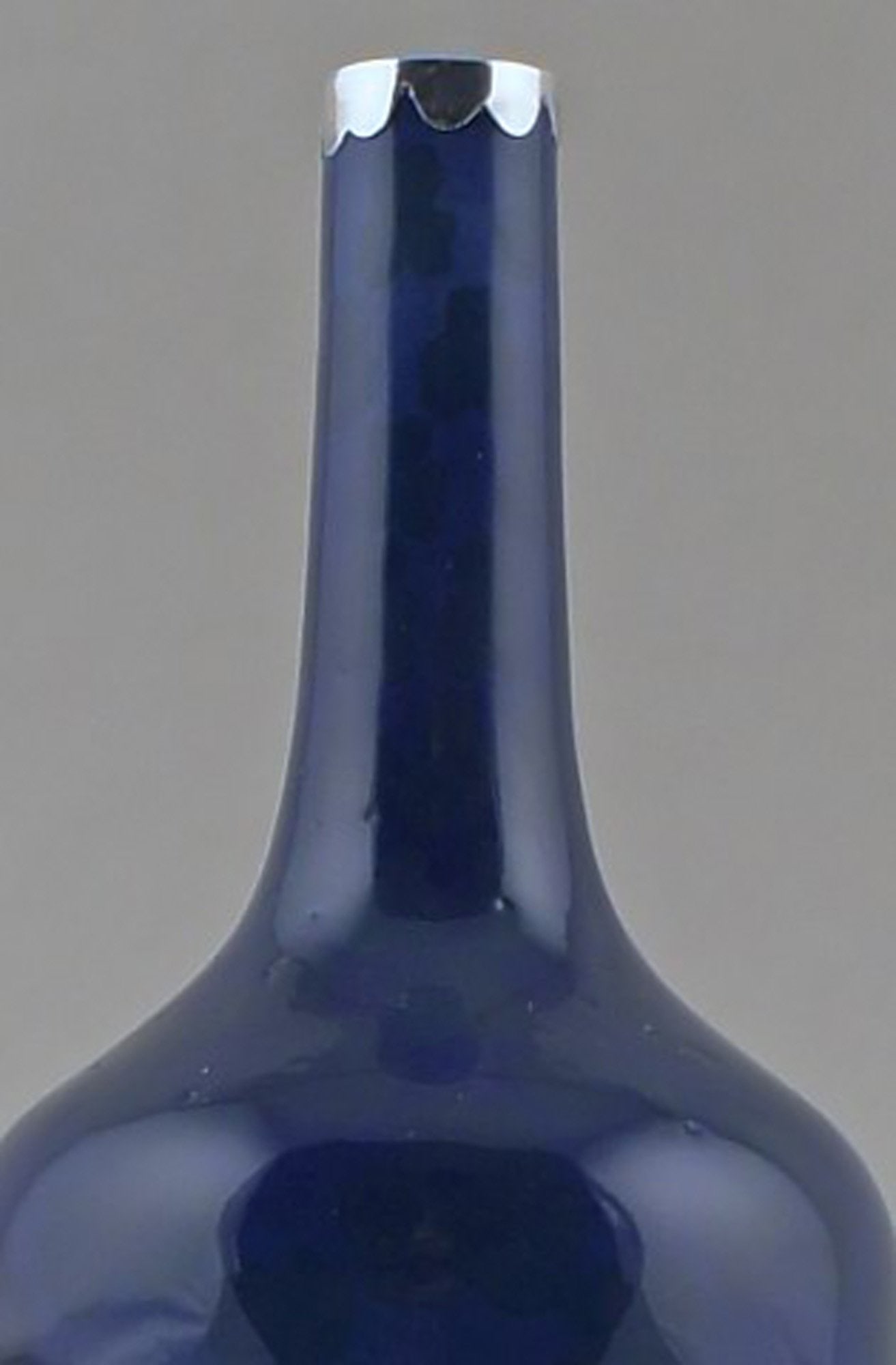 Royal Copenhagen Art Nouveau vase with silver mounting, decorated with shamrocks. - 4