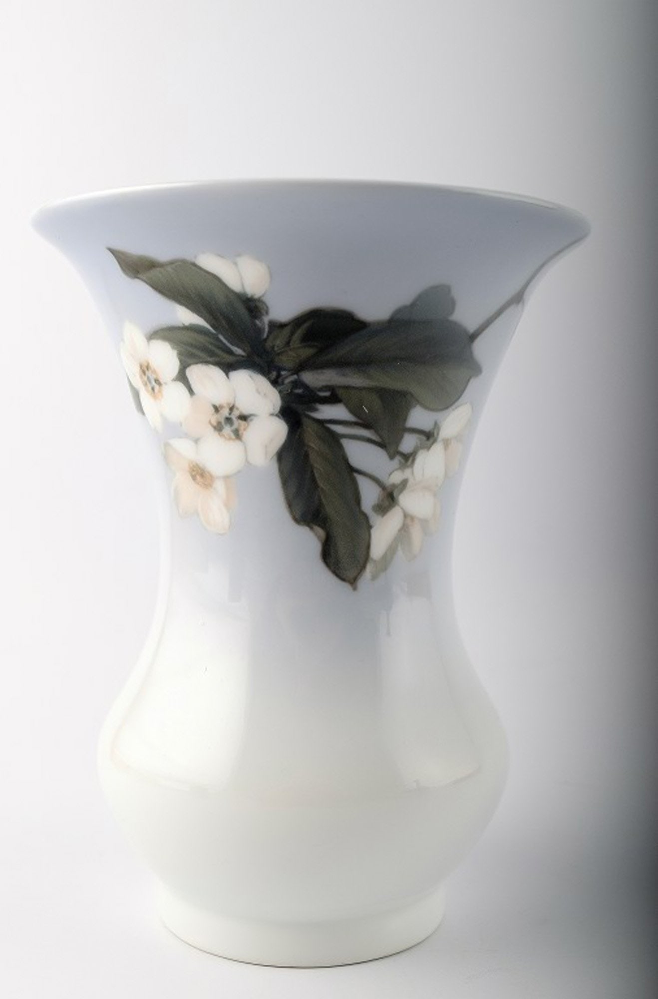 Royal Copenhagen Art Nouveau vase, decorated with flowers.: Title: Royal Copenhagen Art Nouveau vase, decorated with flowers. Description: Royal Copenhagen Art Nouveau vase, decorated with flowers. Measures 17 cm. Number 863/2662. Factory second, in perfect co