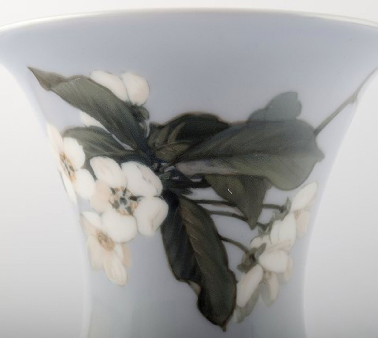 Royal Copenhagen Art Nouveau vase, decorated with flowers. - 2