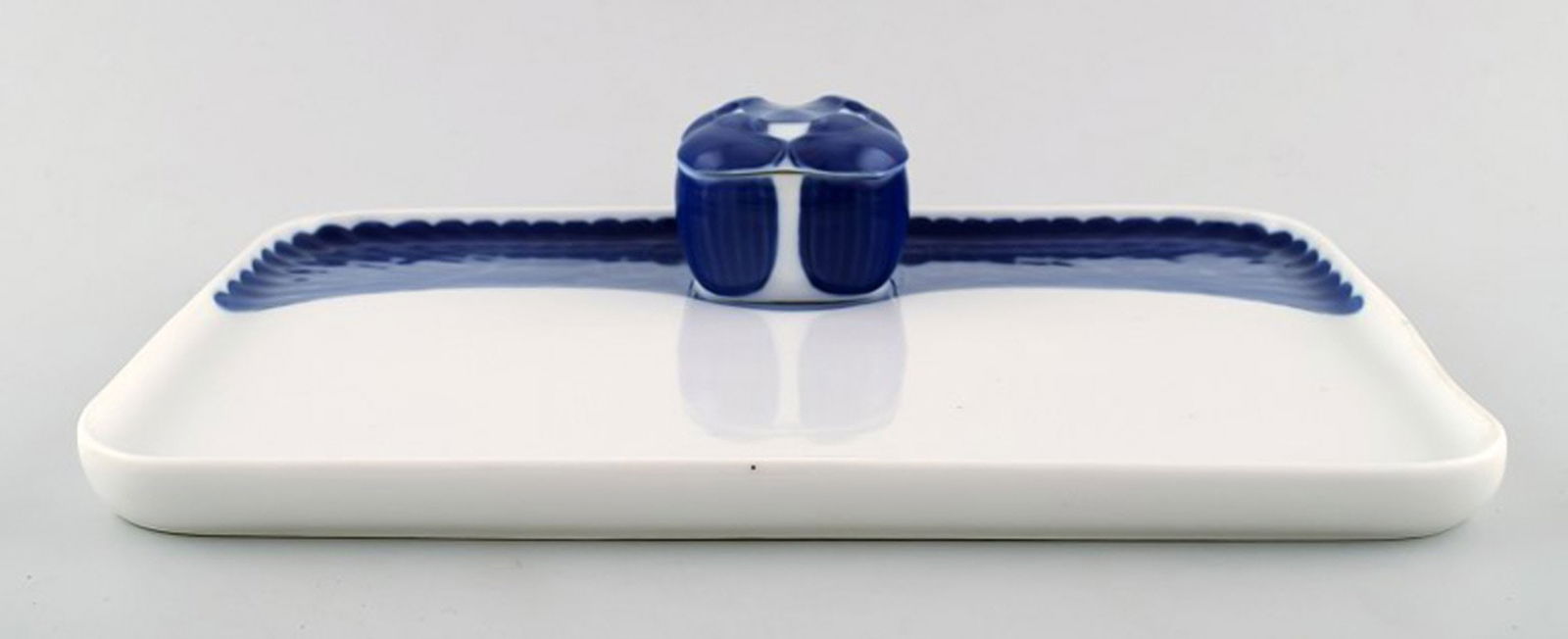 Rare Royal Copenhagen Art Nouveau inkwell on tray.: Title: Rare Royal Copenhagen Art Nouveau inkwell on tray. Description: Rare Royal Copenhagen Art Nouveau inkwell on tray. Early 1900s. Measures 25.5 cm. x 16 cm. x 5.5 cm. Marked. 1st. assortment, in