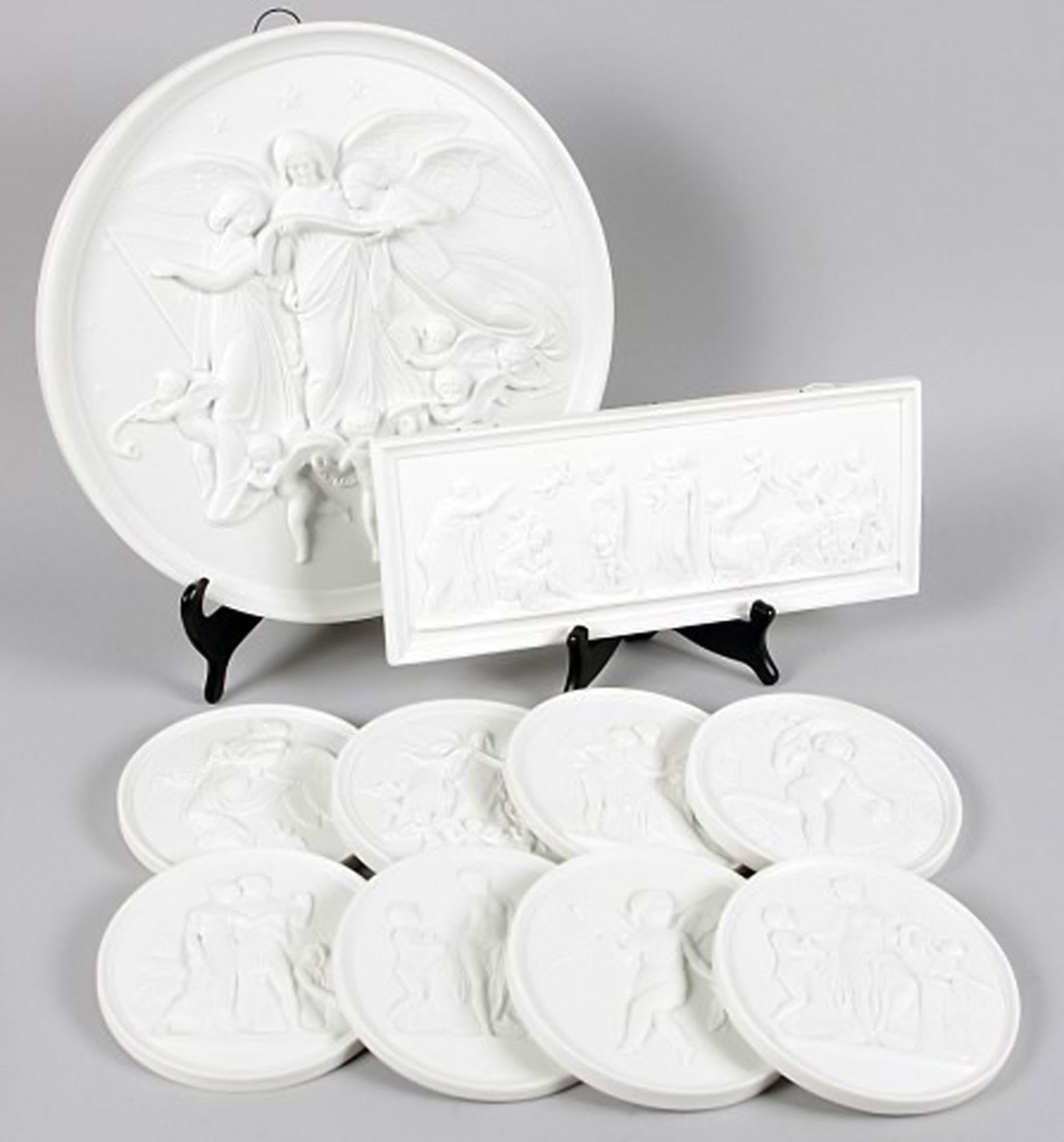 Biscuit plates after Thorvaldsen, B&G (Bing & Grondahl) and Royal Copenhagen. 10 pcs. in stock.: Title: Biscuit plates after Thorvaldsen, B&G (Bing & Grondahl) and Royal Copenhagen. 10 pcs. in stock. Description: 10 biscuit plates after Thorvaldsen, B&G (Bing & Grondahl) and Royal Copenhagen. Dia