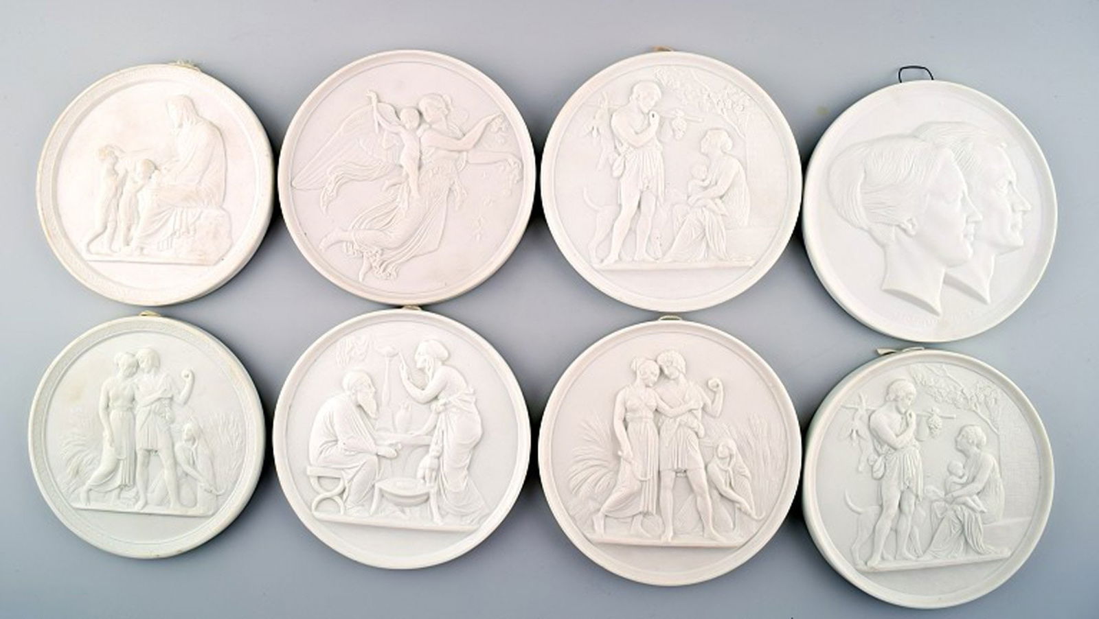 Biscuit plaques after Thorvaldsen, B&G (Bing & Grondahl). 8 pcs. in stock.: Title: Biscuit plaques after Thorvaldsen, B&G (Bing & Grondahl). 8 pcs. in stock. Description: 8 biscuit plaques after Thorvaldsen, B&G (Bing & Grondahl) Diameter 14.2 cm. In perfect condition, 1st.
