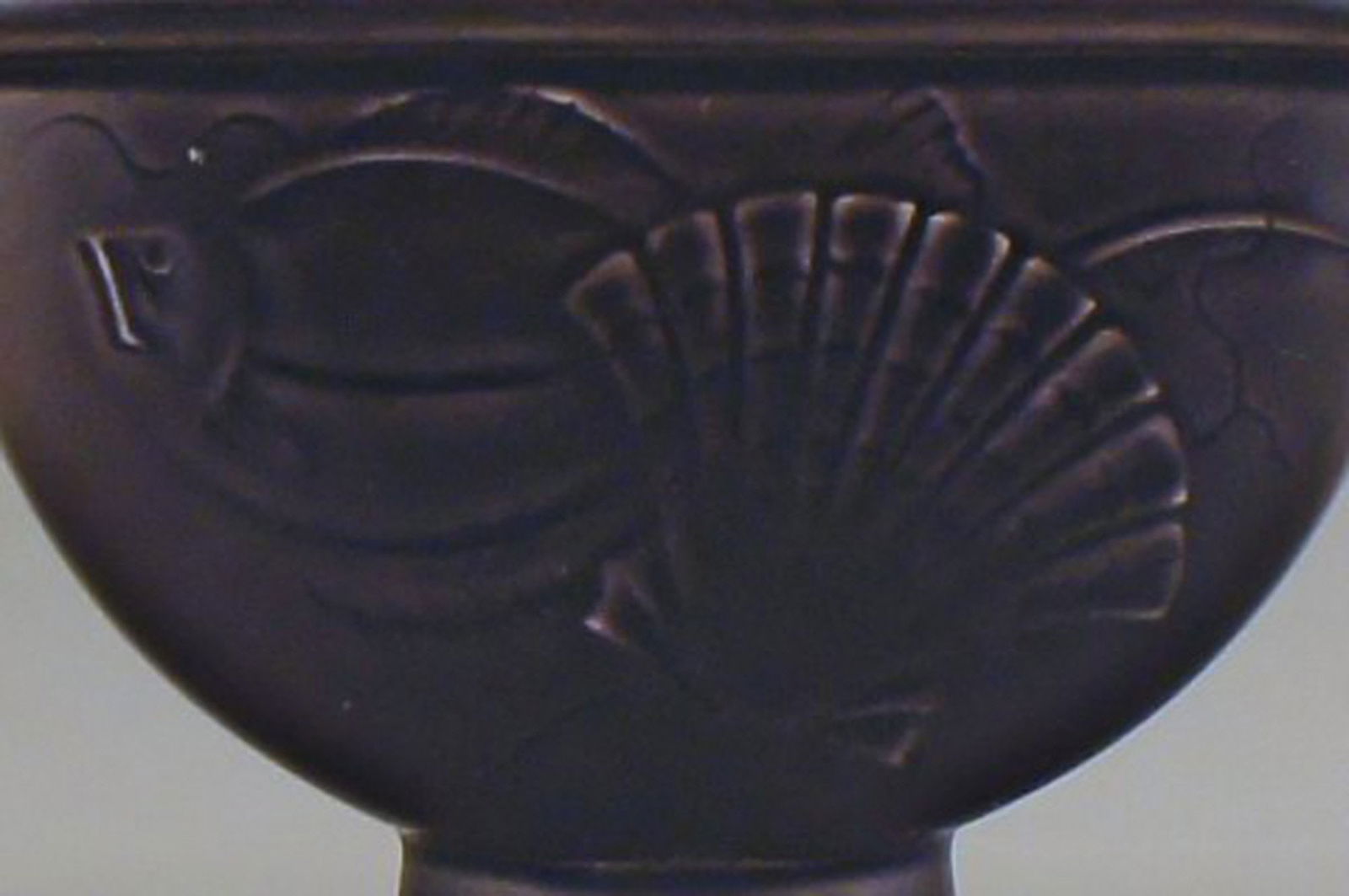 Aluminia flowerpot holder in earthenware, brown with fish and seashell motif. Number 1602. - 3