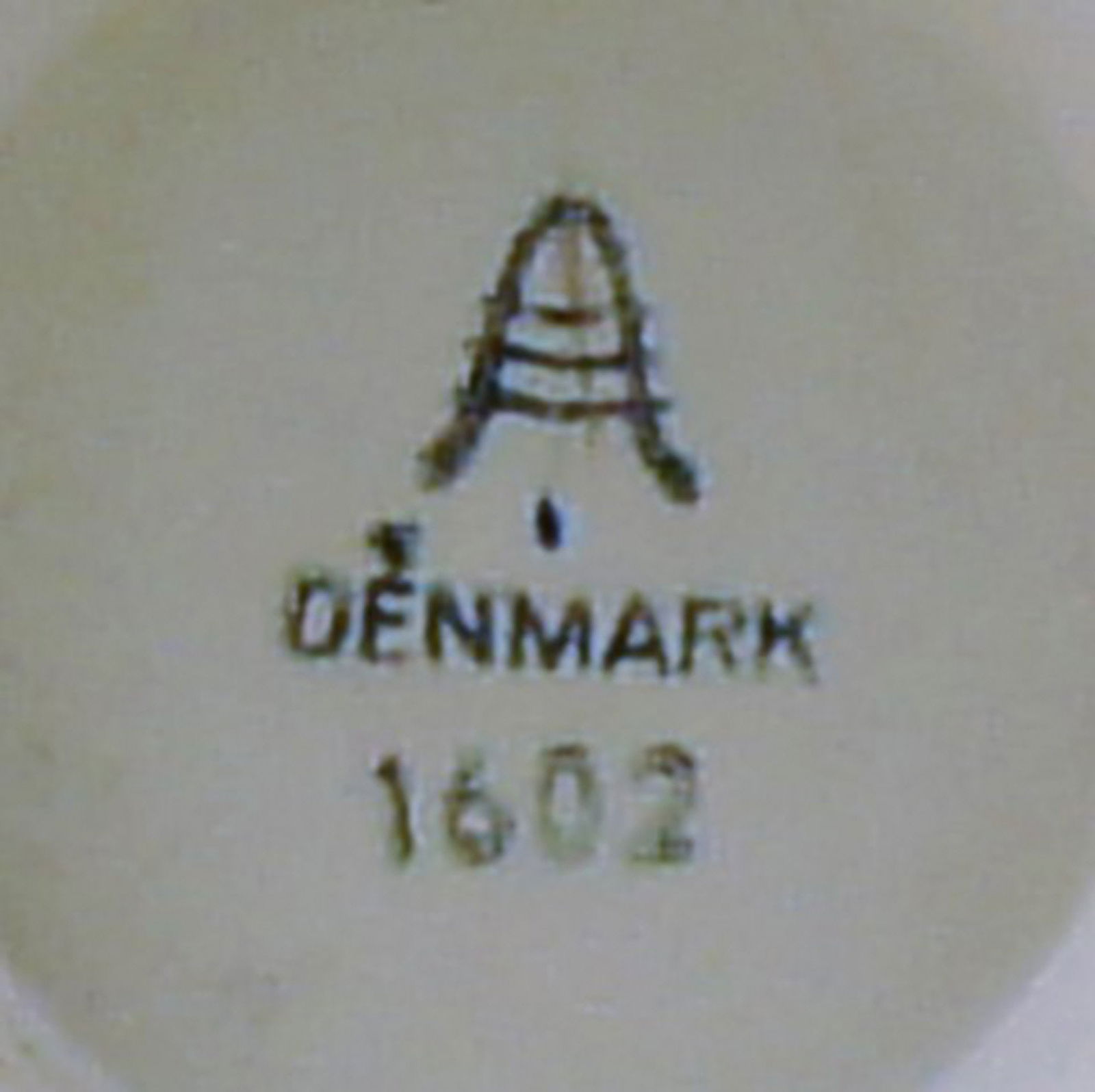 Aluminia flowerpot holder in earthenware, brown with fish and seashell motif. Number 1602. - 4